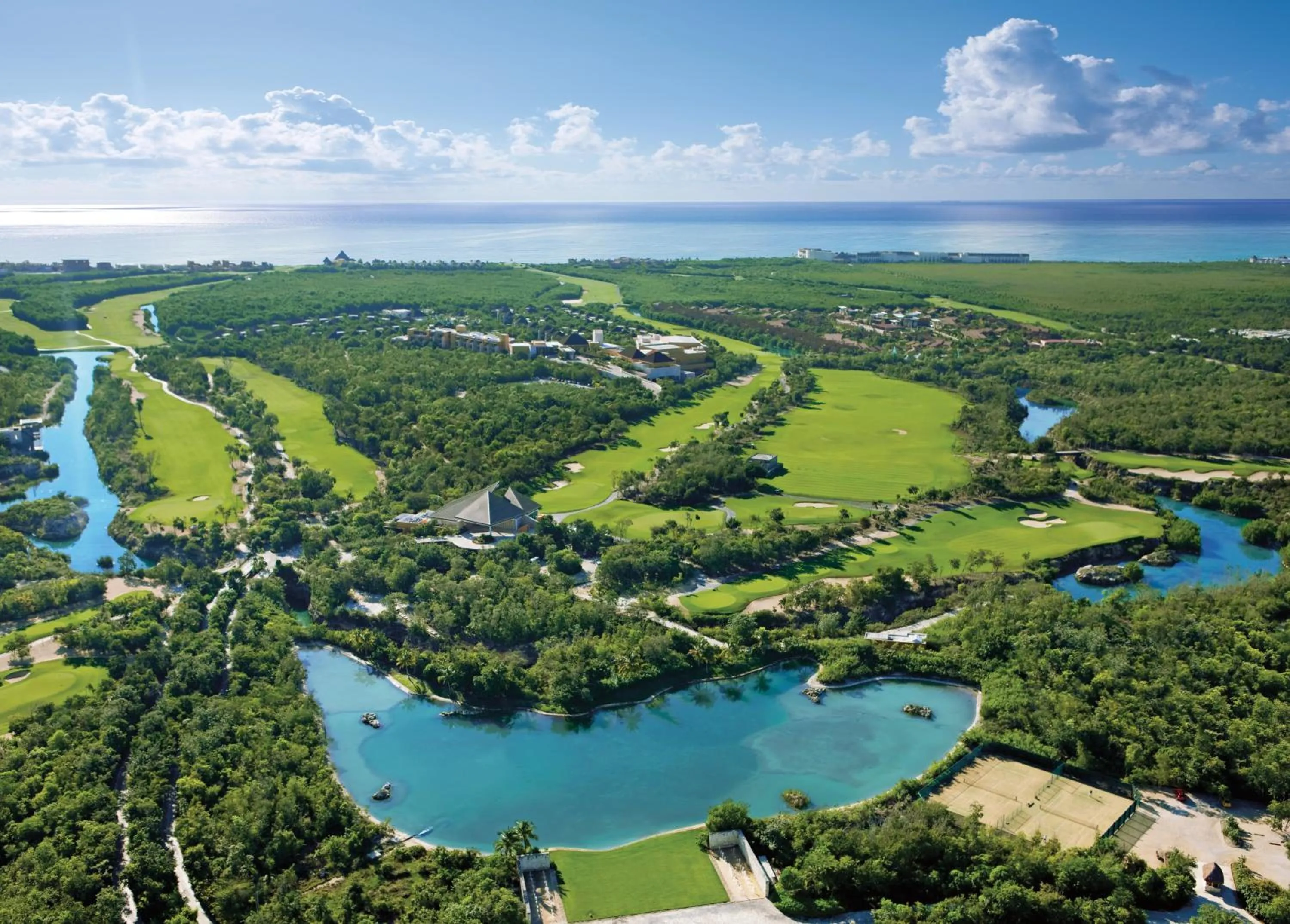 Golfcourse in Dreams Riviera Cancun Resort & Spa - All Inclusive