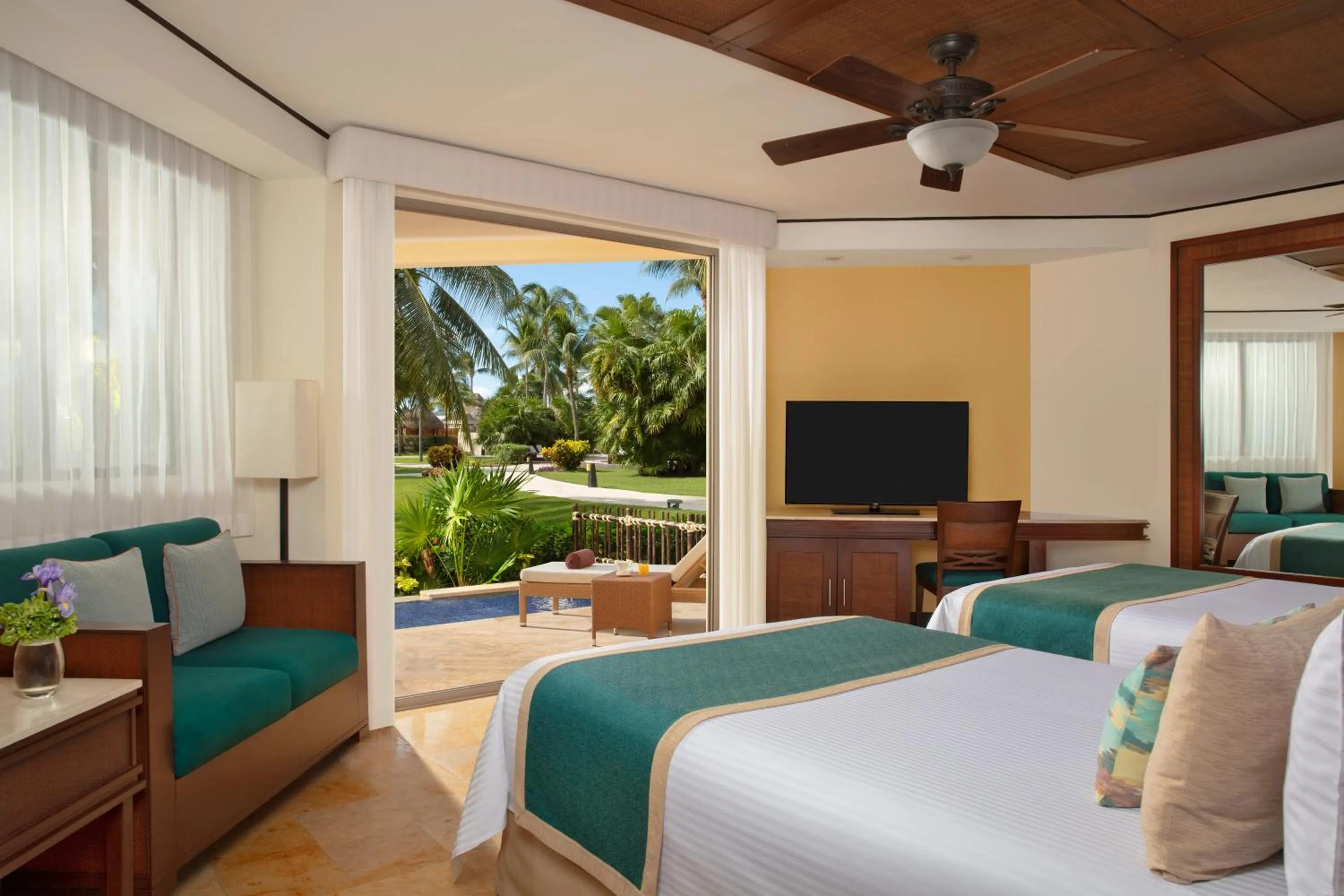 Bedroom, Bed in Dreams Riviera Cancun Resort & Spa - All Inclusive