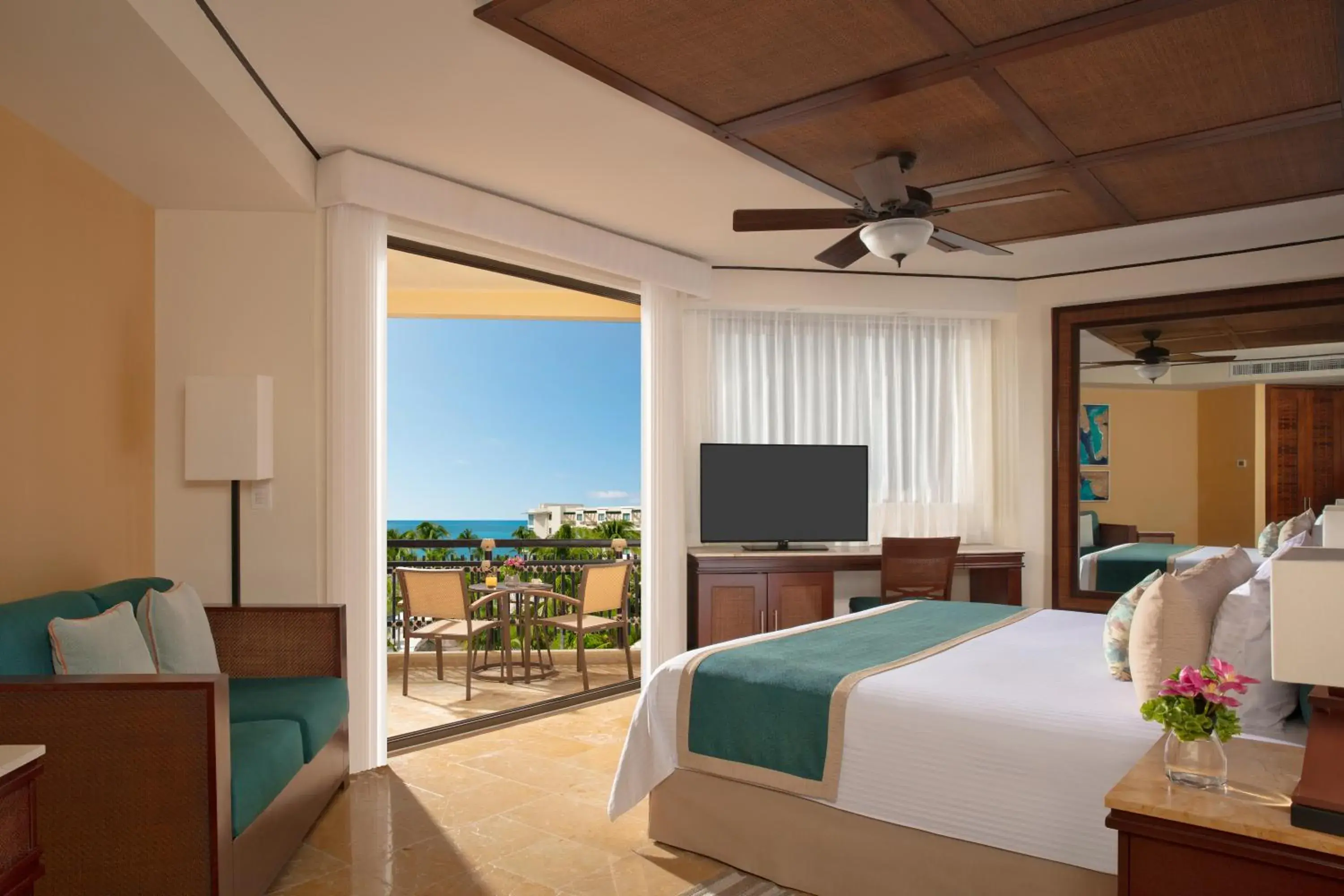 Day, Bed in Dreams Riviera Cancun Resort & Spa - All Inclusive Day, Bed in Dreams Riviera Cancun Resort & Spa - All Inclusive