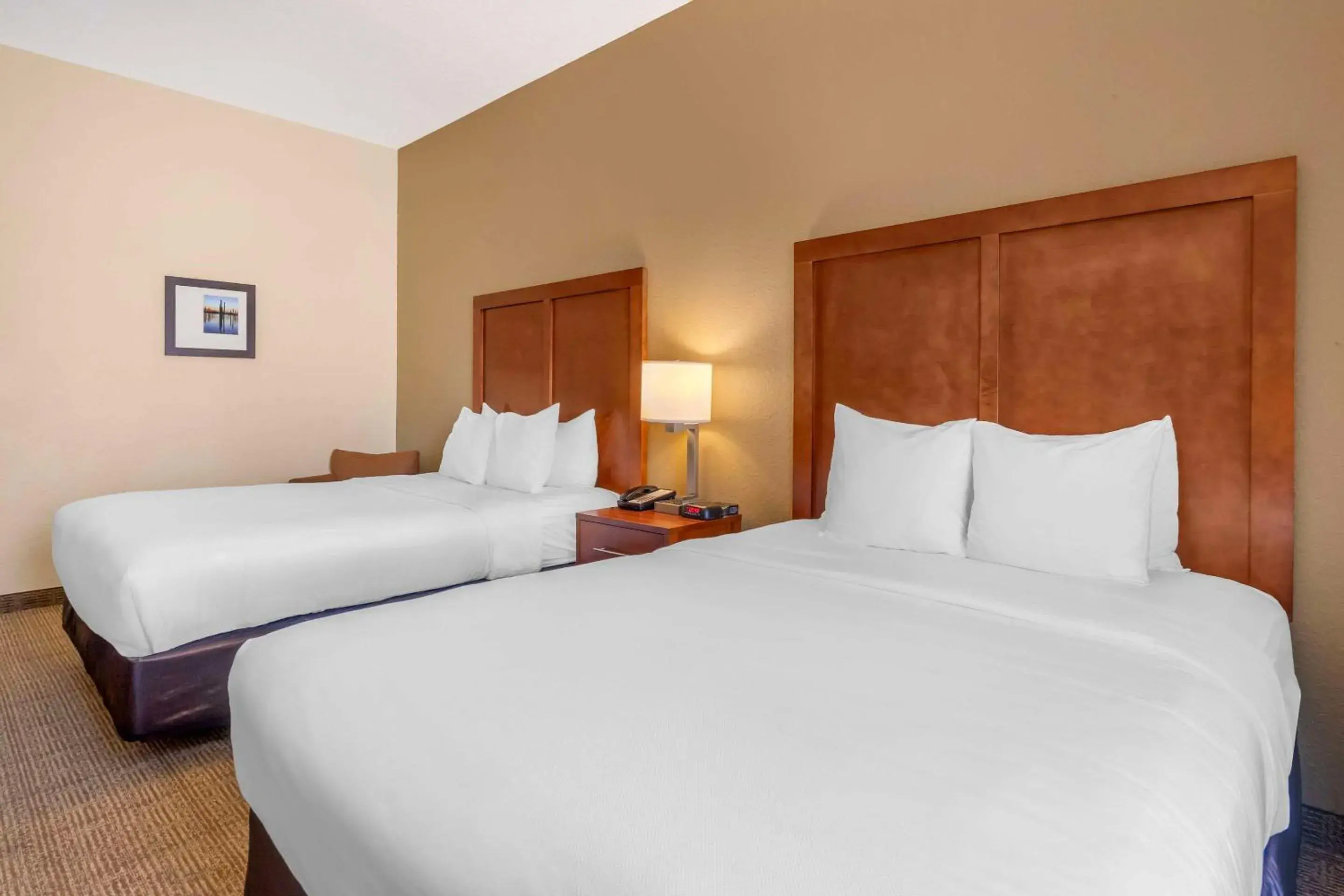 Bedroom, Bed in Comfort Inn & Suites Northeast - Gateway Bedroom, Bed in Comfort Inn & Suites Northeast - Gateway