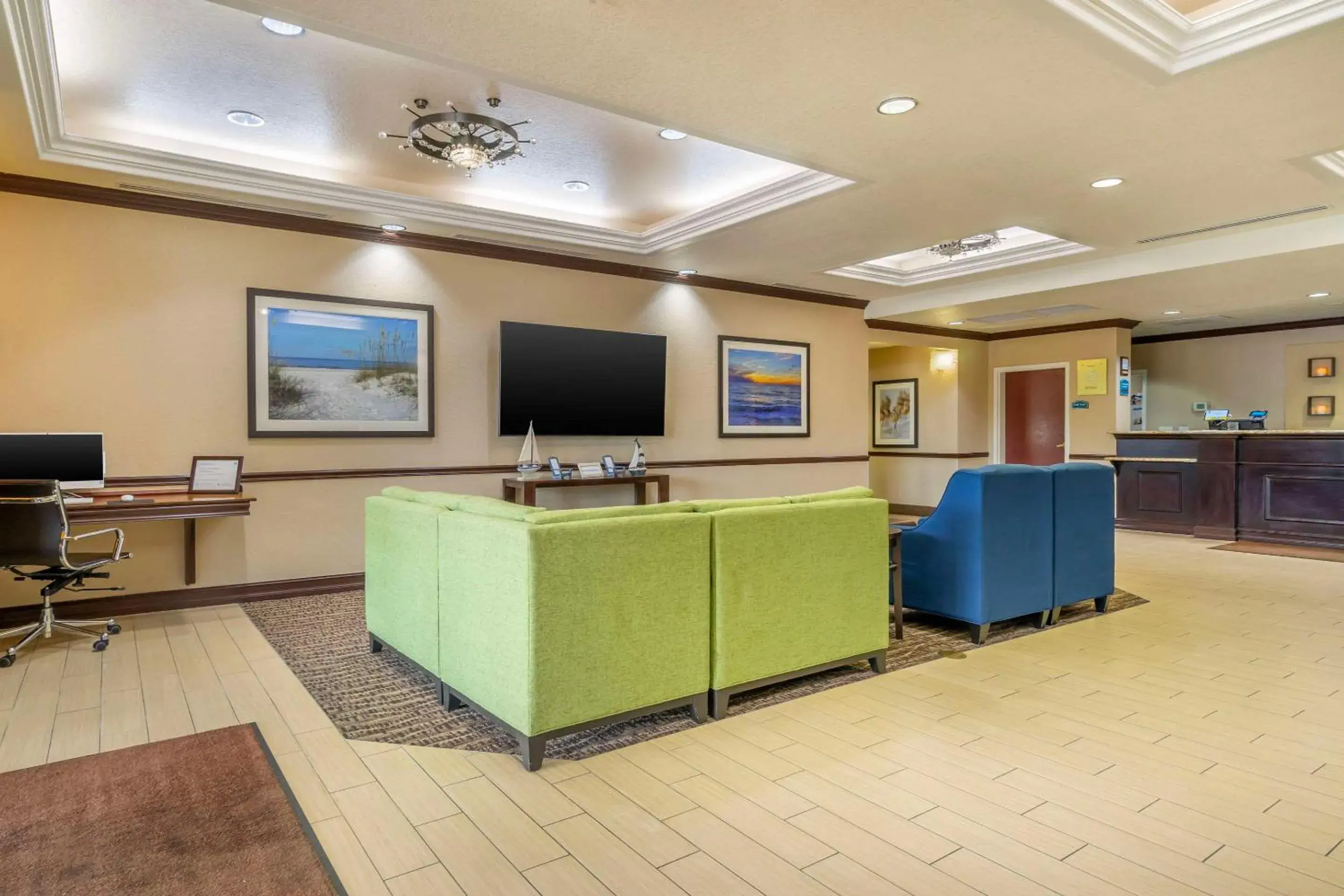 Lobby or reception in Comfort Inn & Suites Northeast - Gateway Lobby or reception in Comfort Inn & Suites Northeast - Gateway