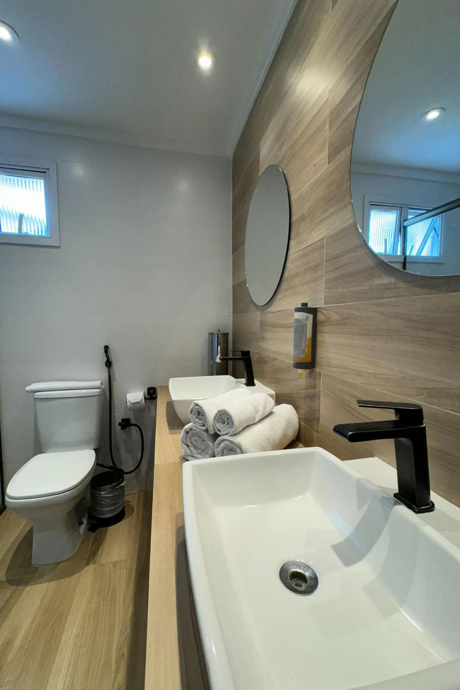 Bathroom in Wembley Inn Hotel