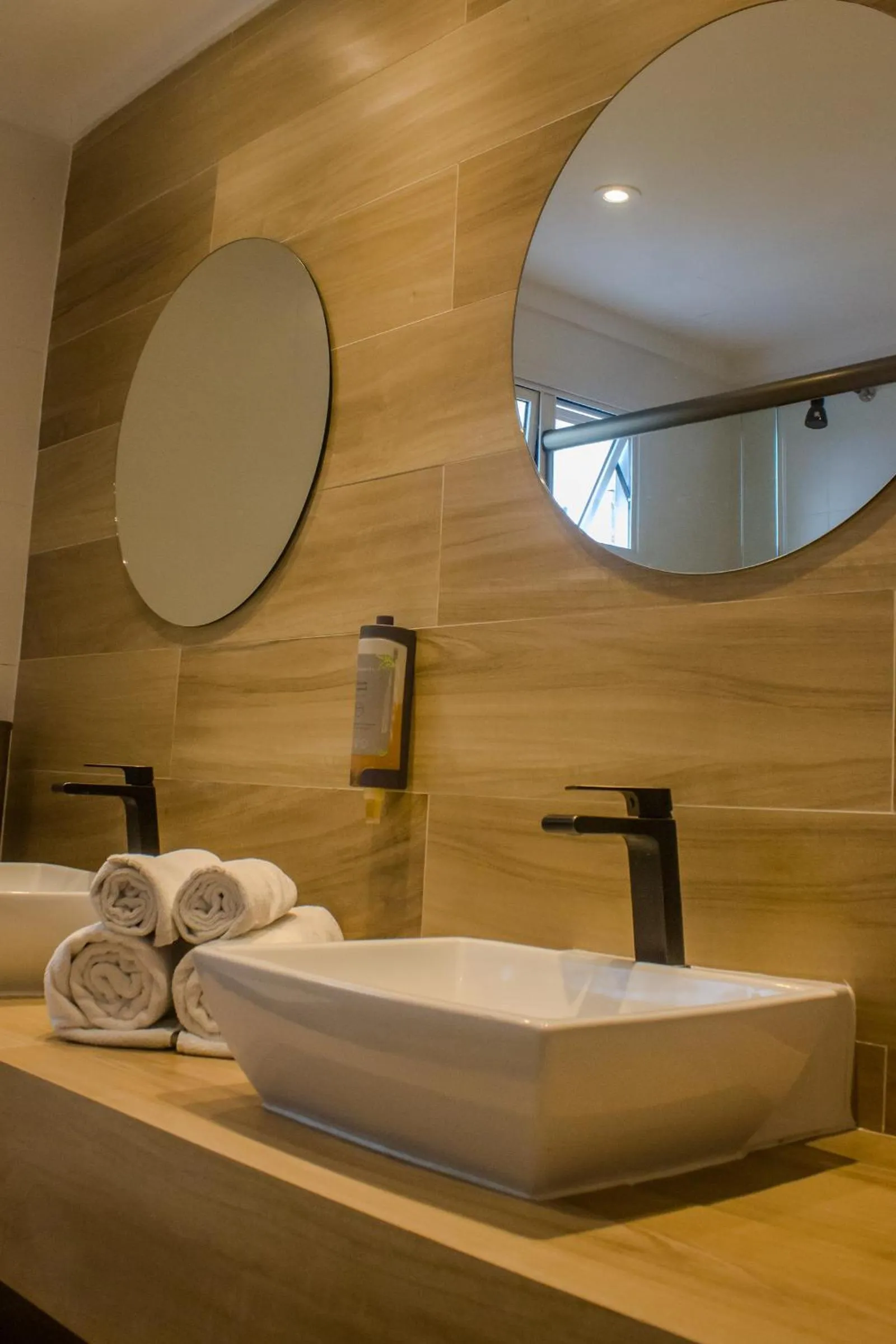 Bathroom in Wembley Inn Hotel