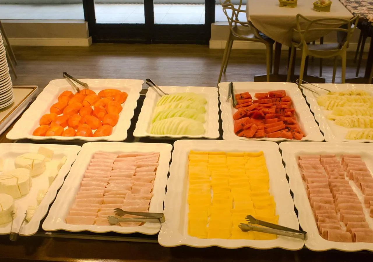 Food and drinks in Wembley Inn Hotel