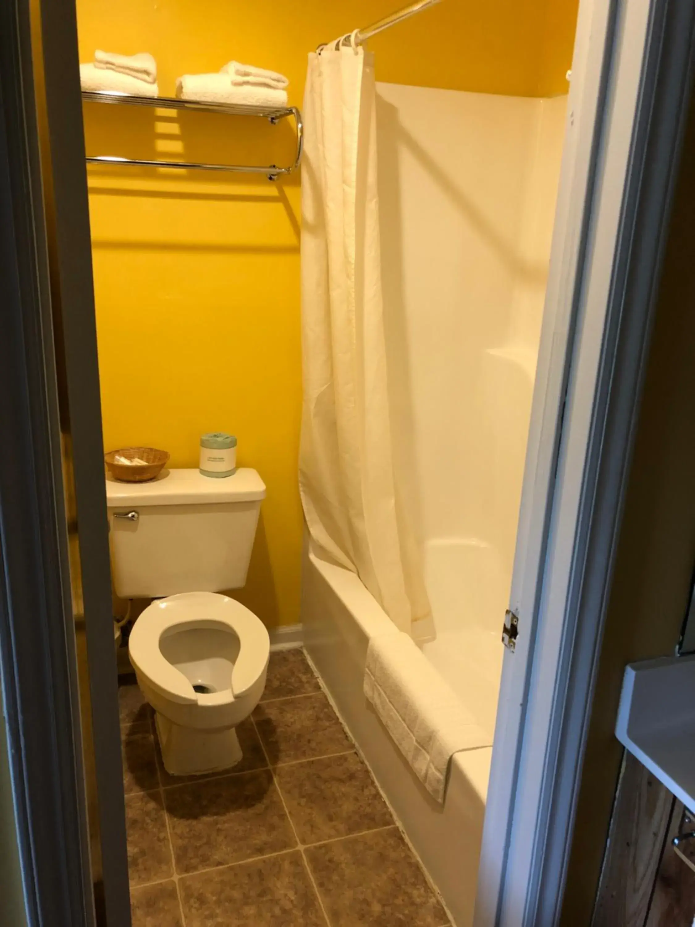 Queen Room with Two Queen Beds - Non-Smoking in Americas Best Value Inn - Jonesville Queen Room with Two Queen Beds - Non-Smoking in Americas Best Value Inn - Jonesville