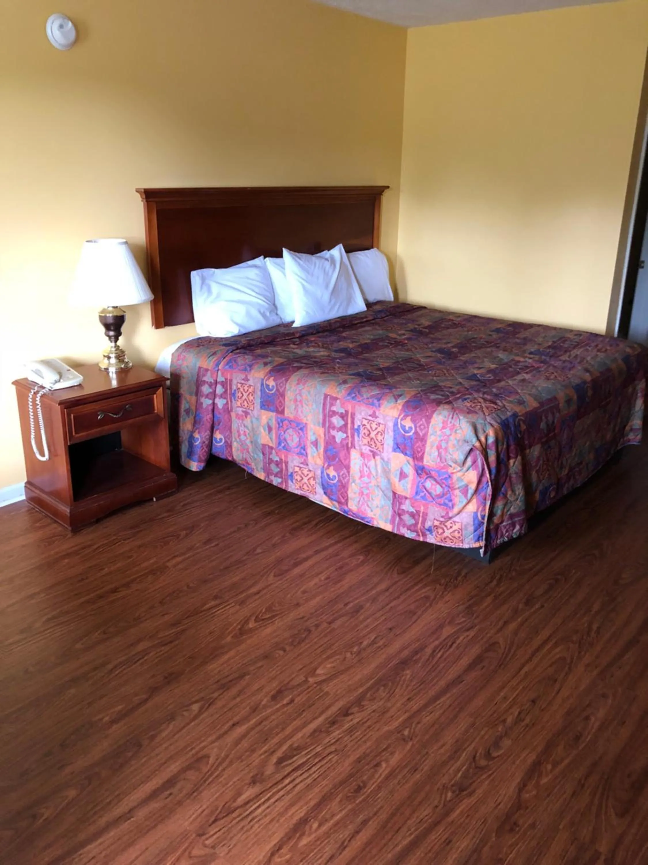 Bed in Americas Best Value Inn - Jonesville
