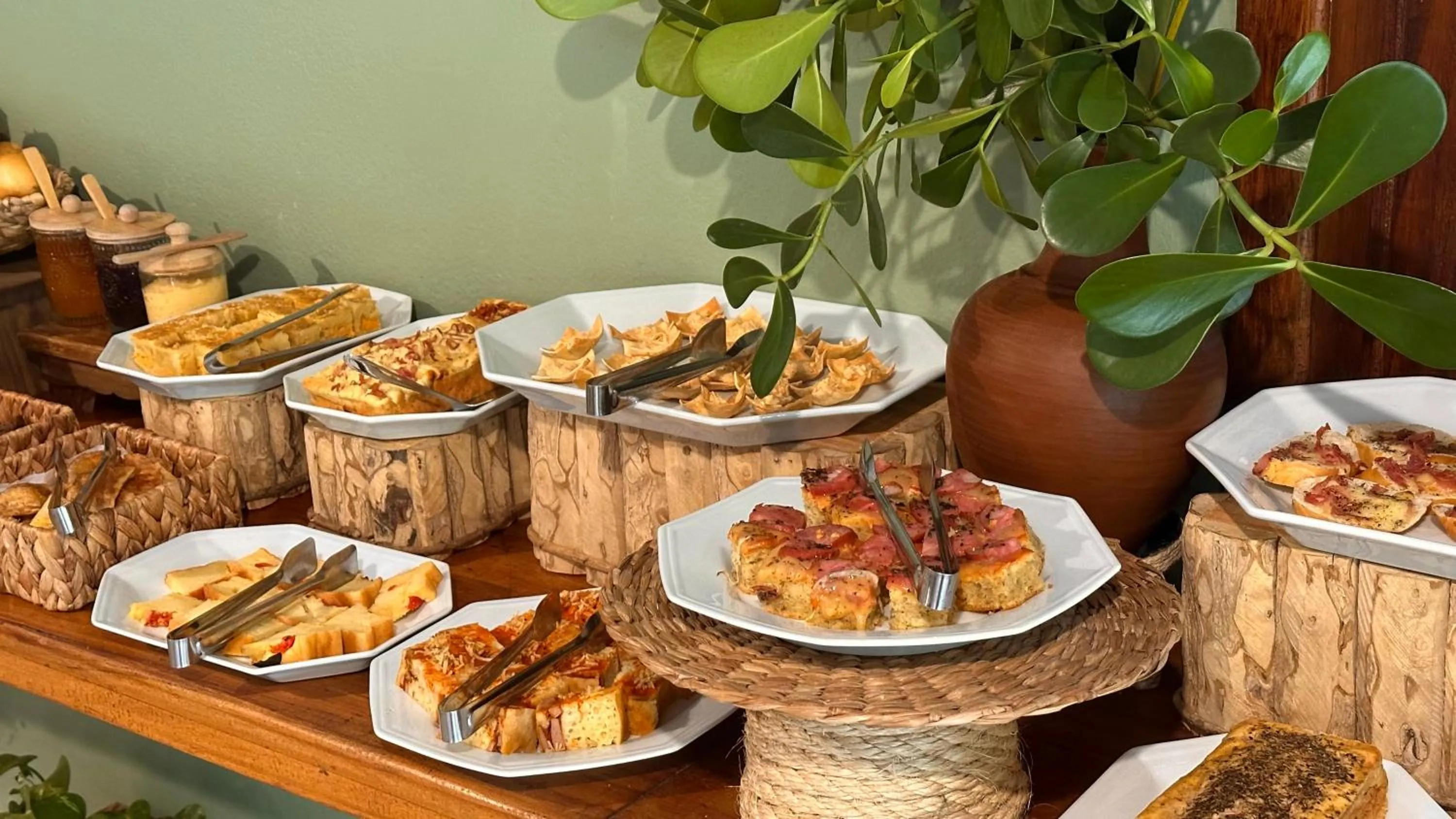 Buffet breakfast in Pousada Encantos de Arraial