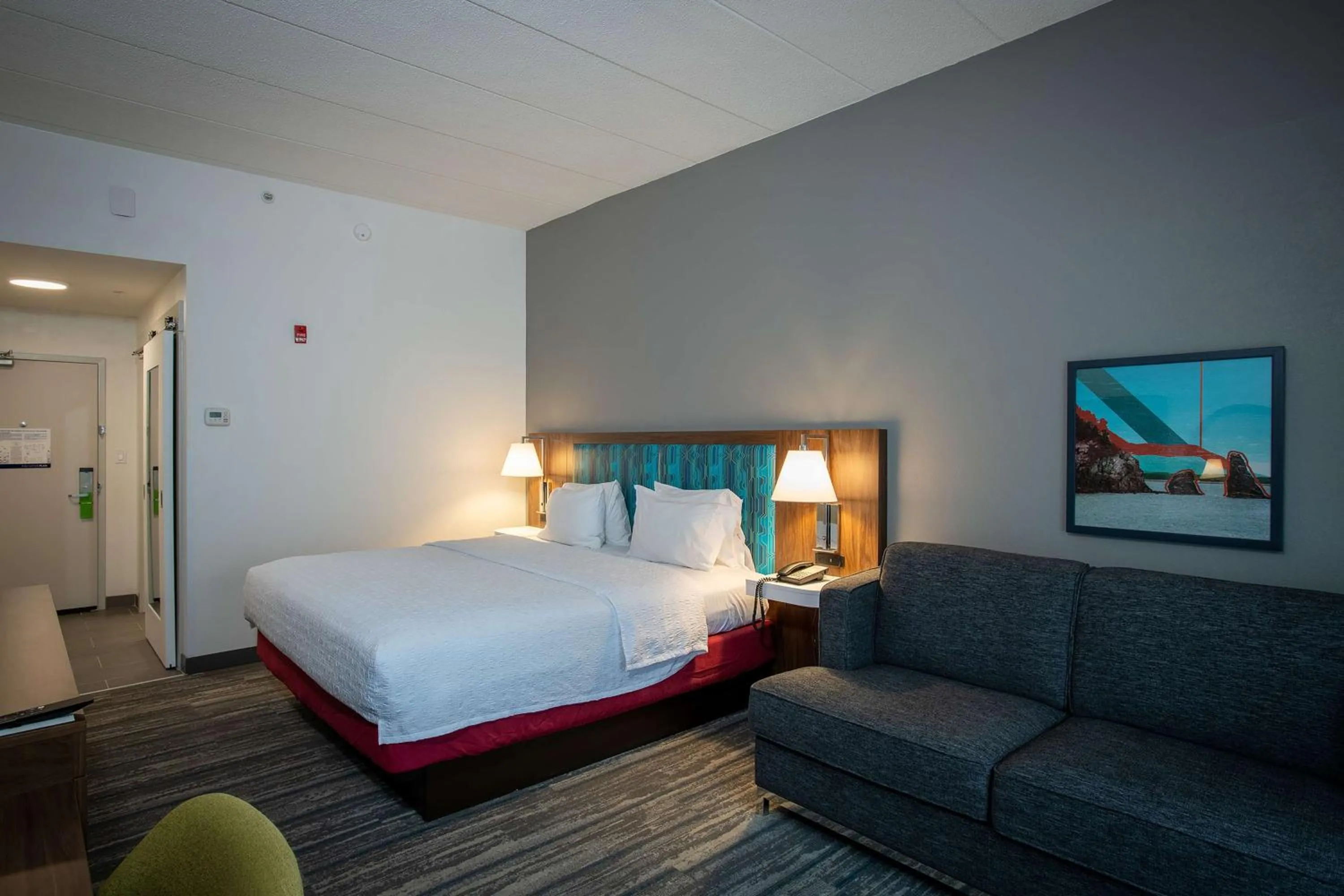 Living room, Bed in Hampton Inn Seaford