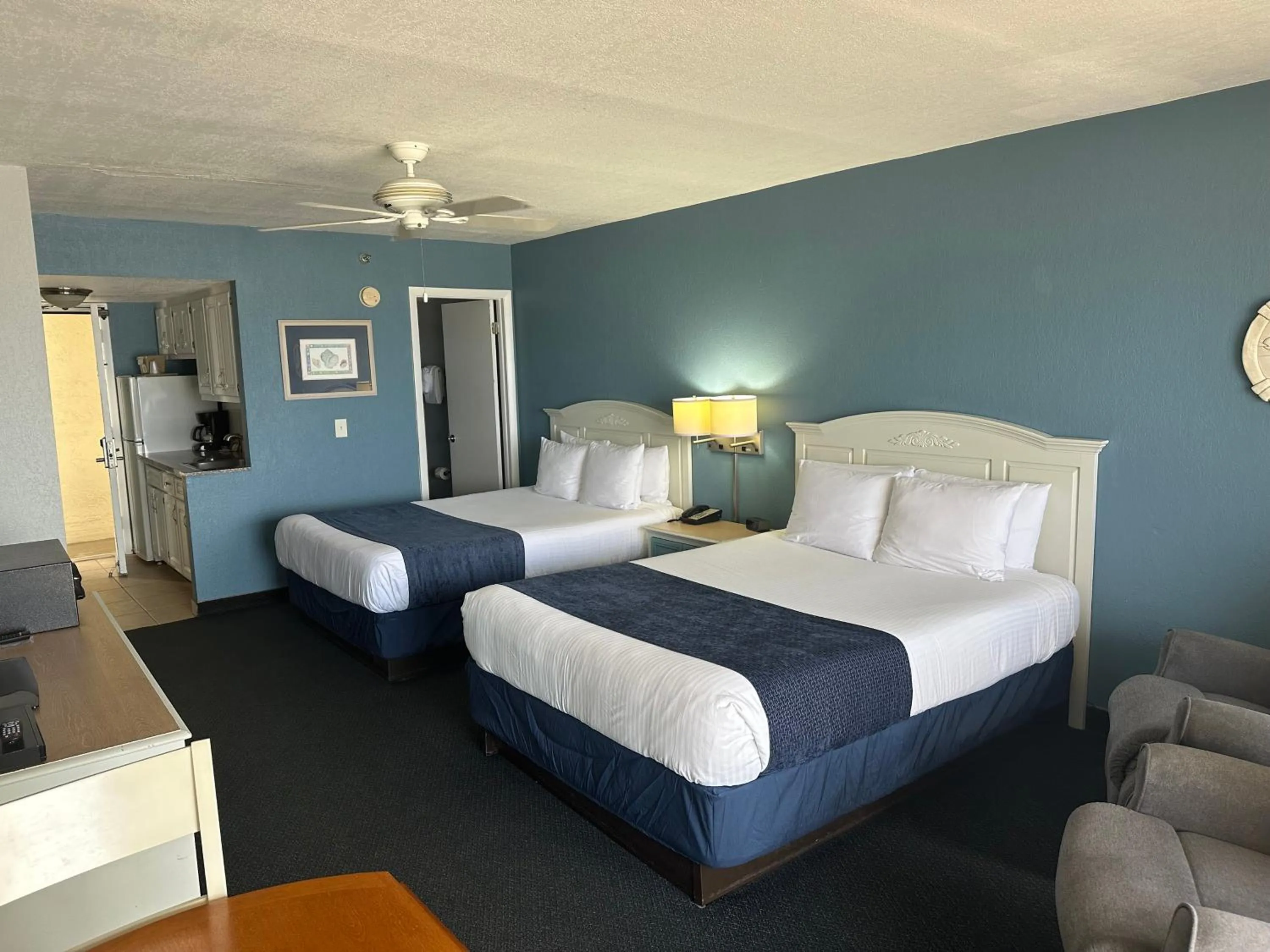 Bed in Shoreline Island Resort - Exclusively Adult