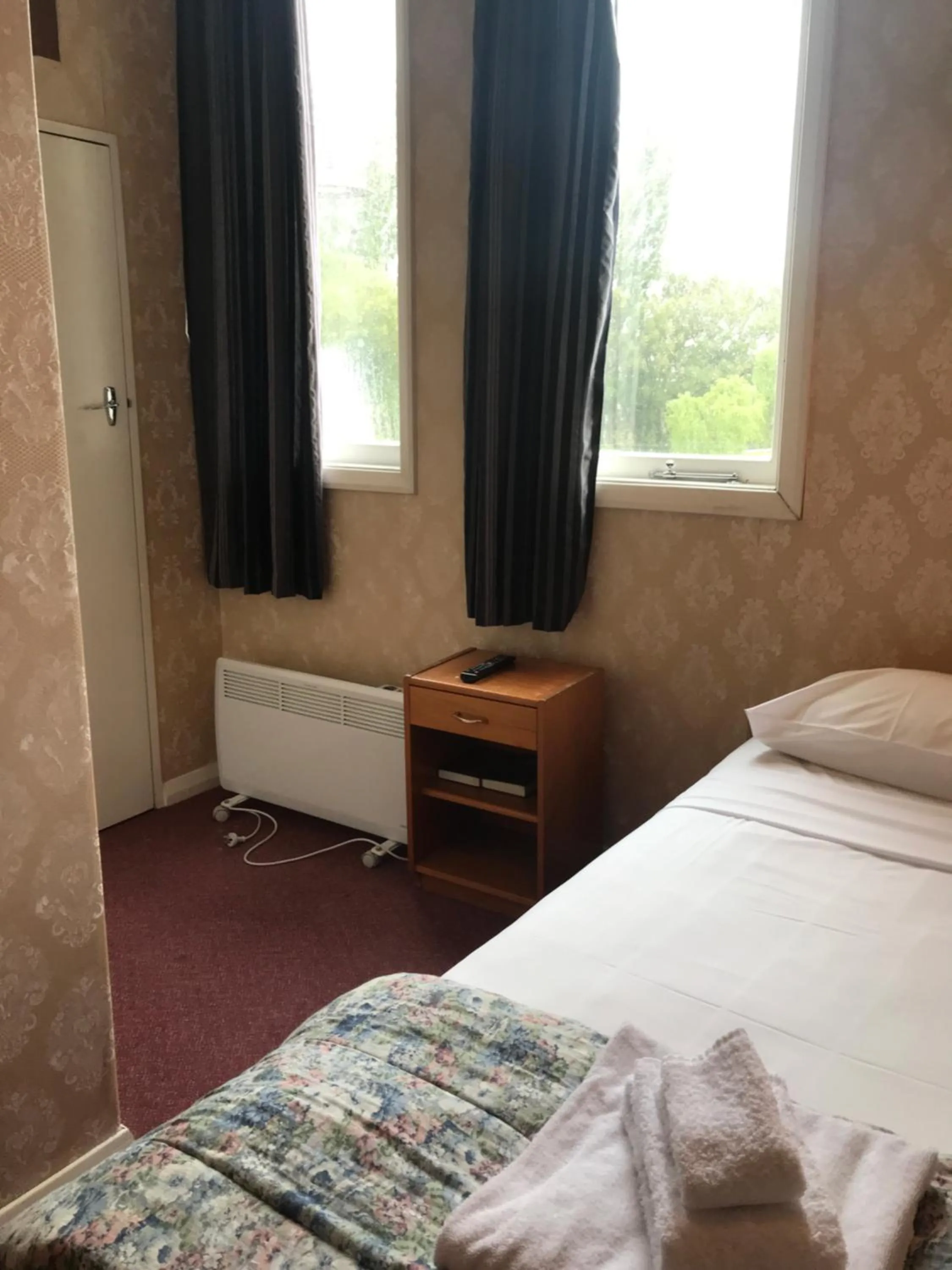 Bed in Criterion Club Hotel