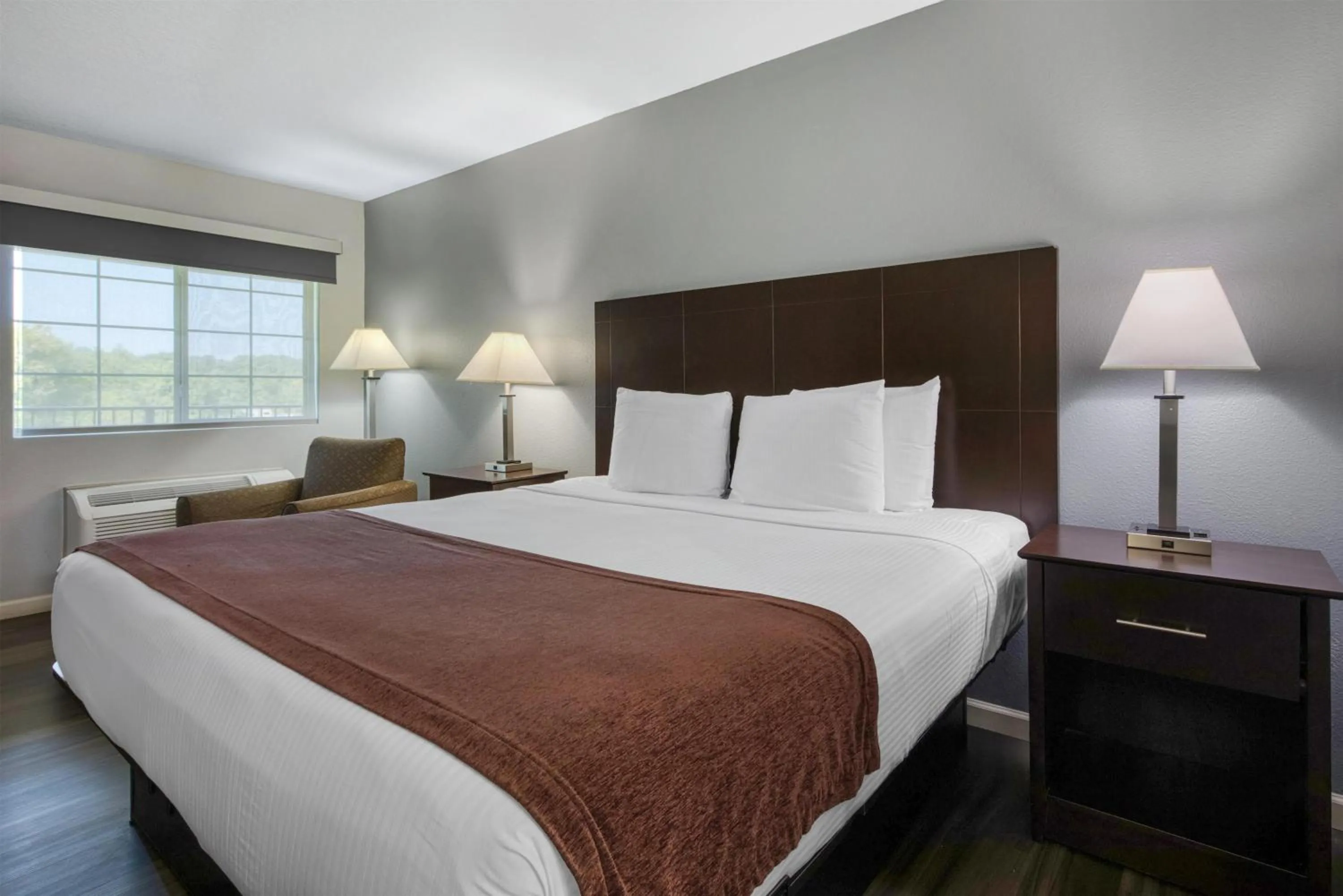 Bedroom, Bed in Best Western Lake Conroe Inn