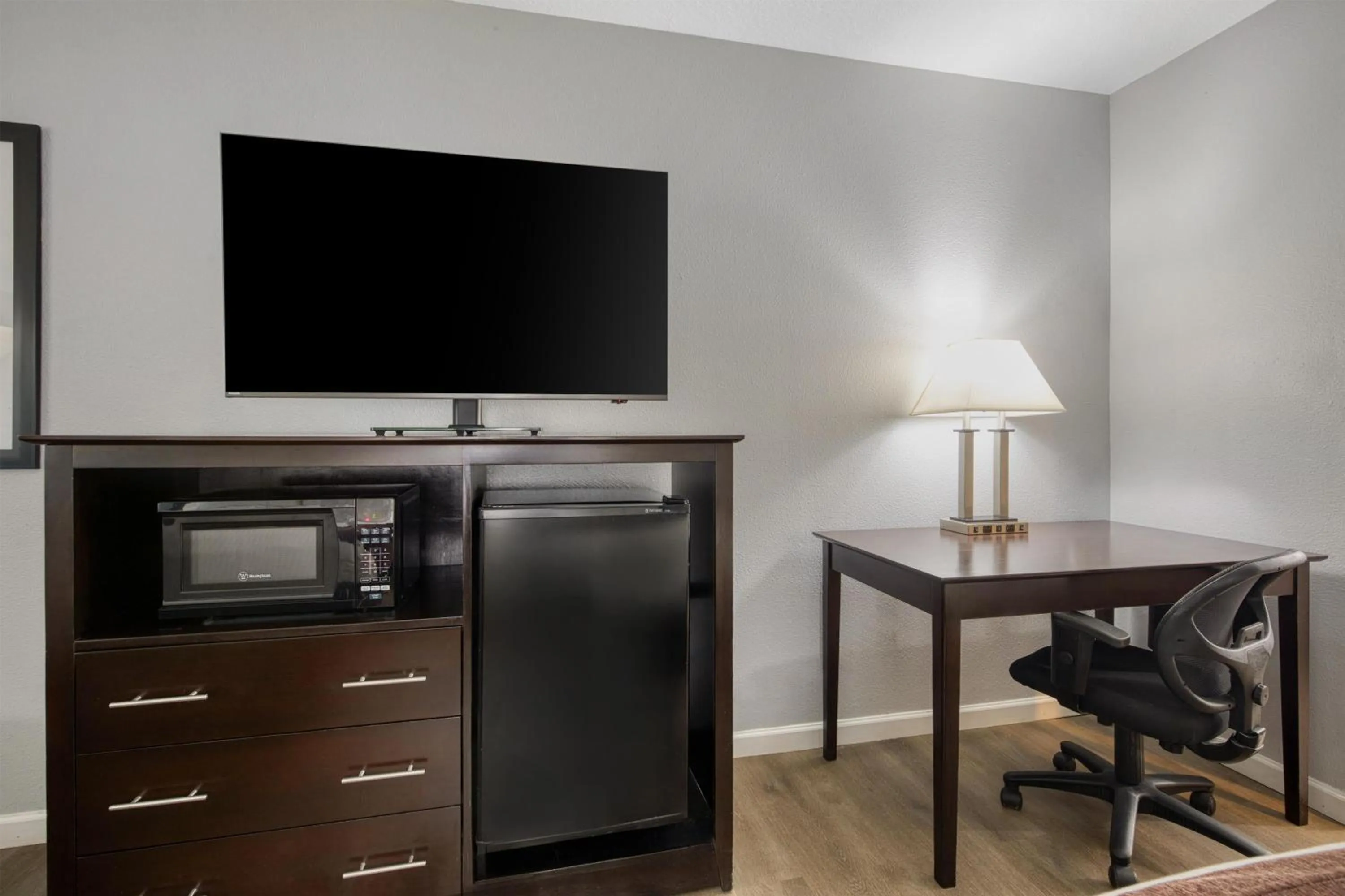 Bedroom in Best Western Lake Conroe Inn