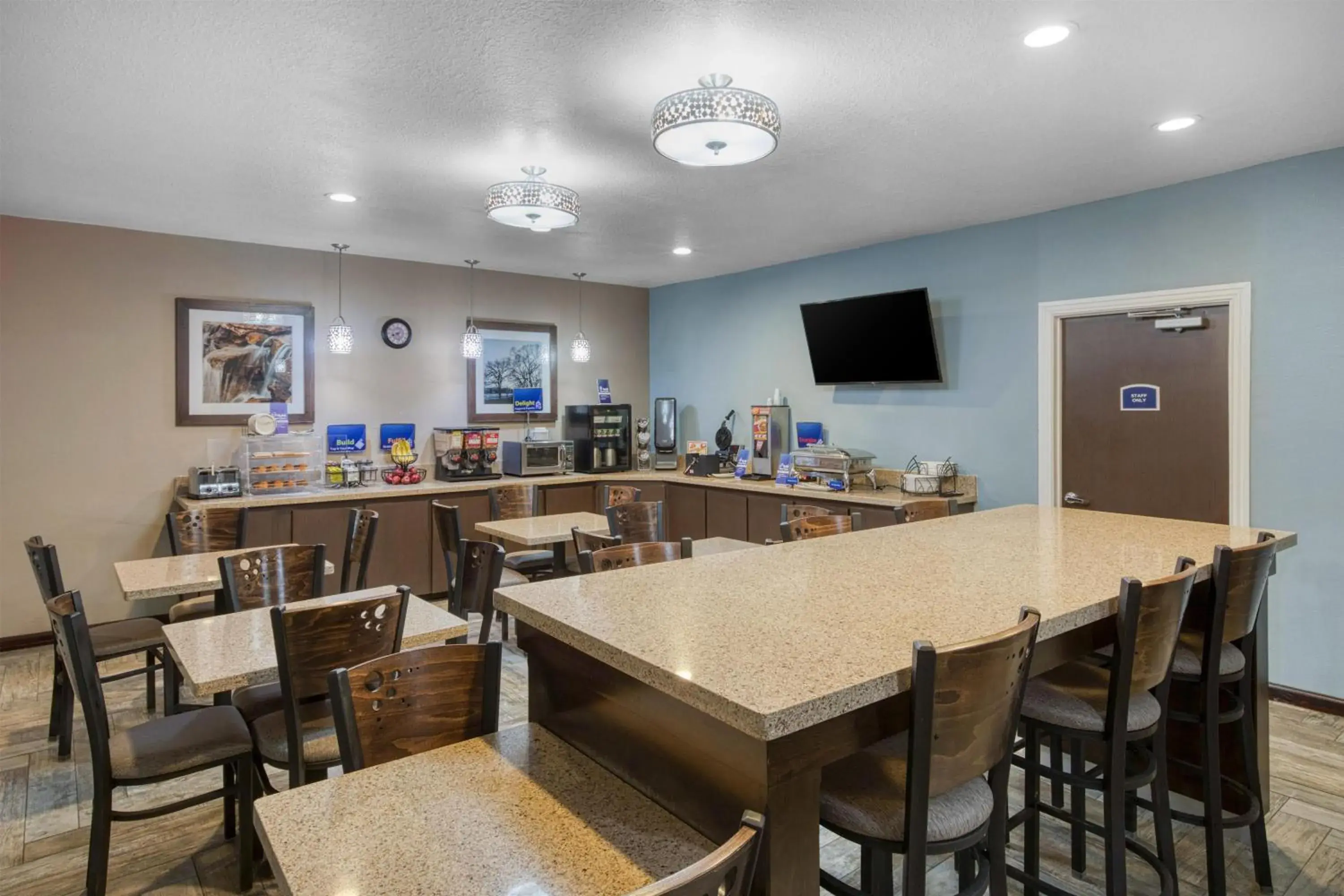 Breakfast in Best Western Lake Conroe Inn Breakfast in Best Western Lake Conroe Inn