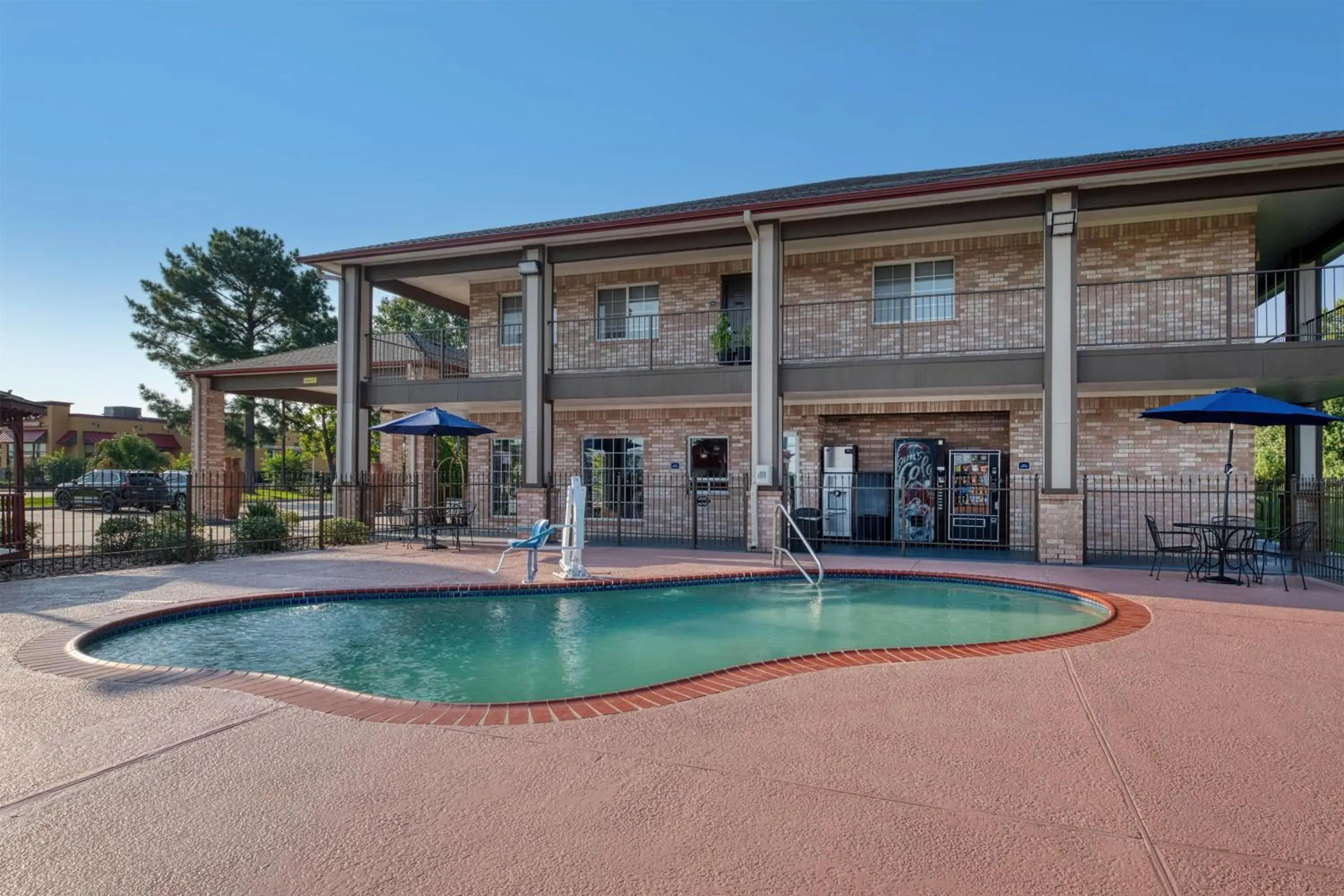Pool view in Best Western Lake Conroe Inn Pool view in Best Western Lake Conroe Inn