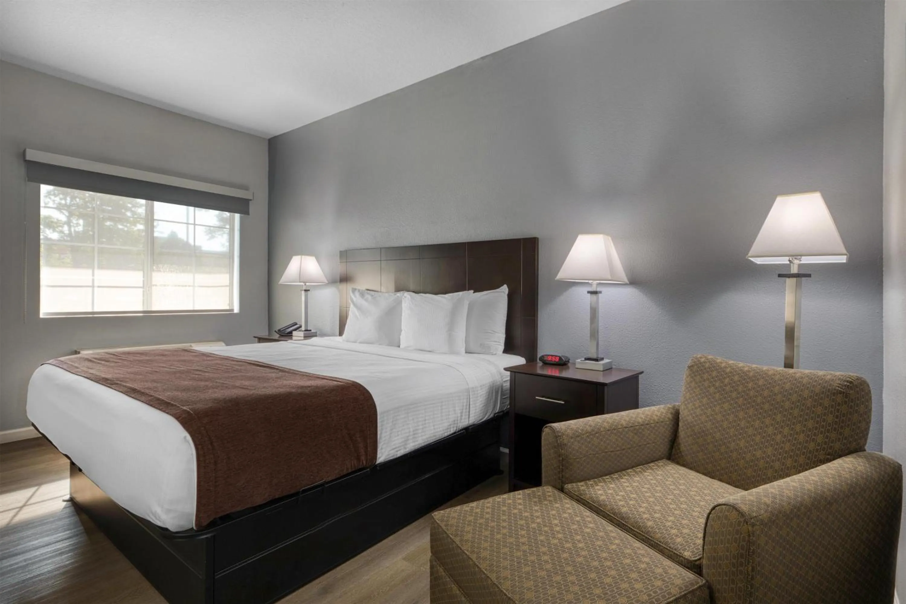 Bedroom, Bed in Best Western Lake Conroe Inn