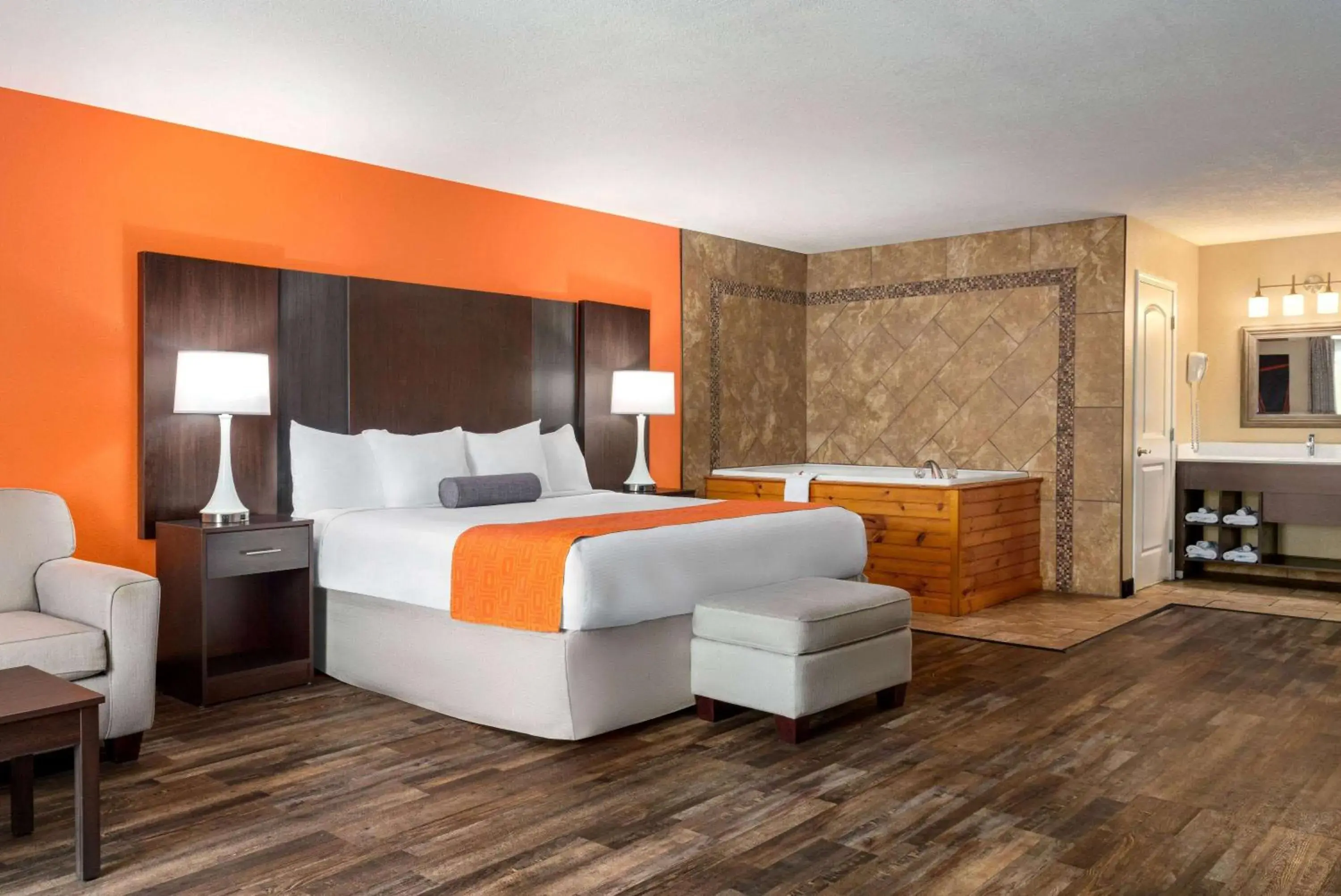 Deluxe King Suite - Non-Smoking in Howard Johnson by Wyndham Pigeon Forge Deluxe King Suite - Non-Smoking in Howard Johnson by Wyndham Pigeon Forge