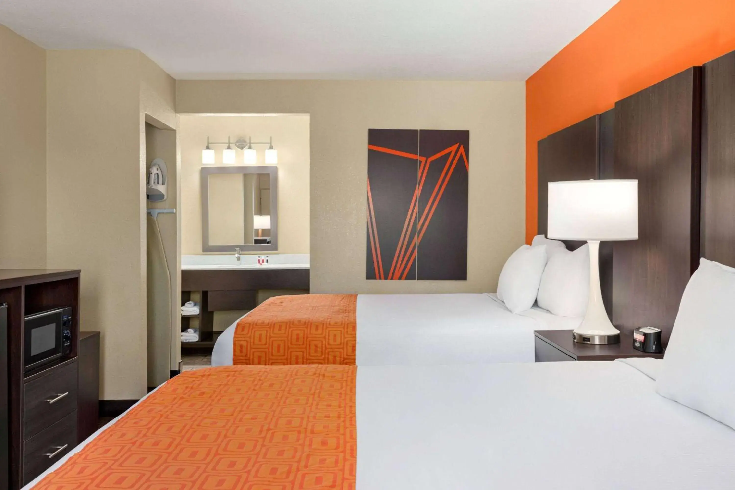 Queen Room with Two Queen Beds - Non-Smoking in Howard Johnson by Wyndham Pigeon Forge Queen Room with Two Queen Beds - Non-Smoking in Howard Johnson by Wyndham Pigeon Forge