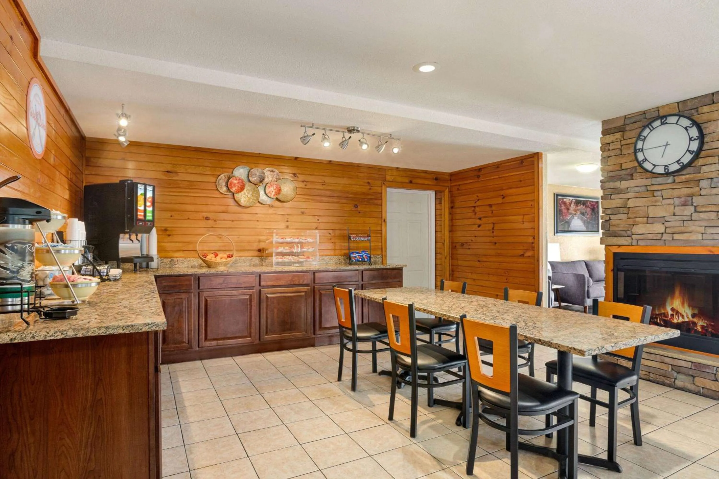 Breakfast in Howard Johnson by Wyndham Pigeon Forge