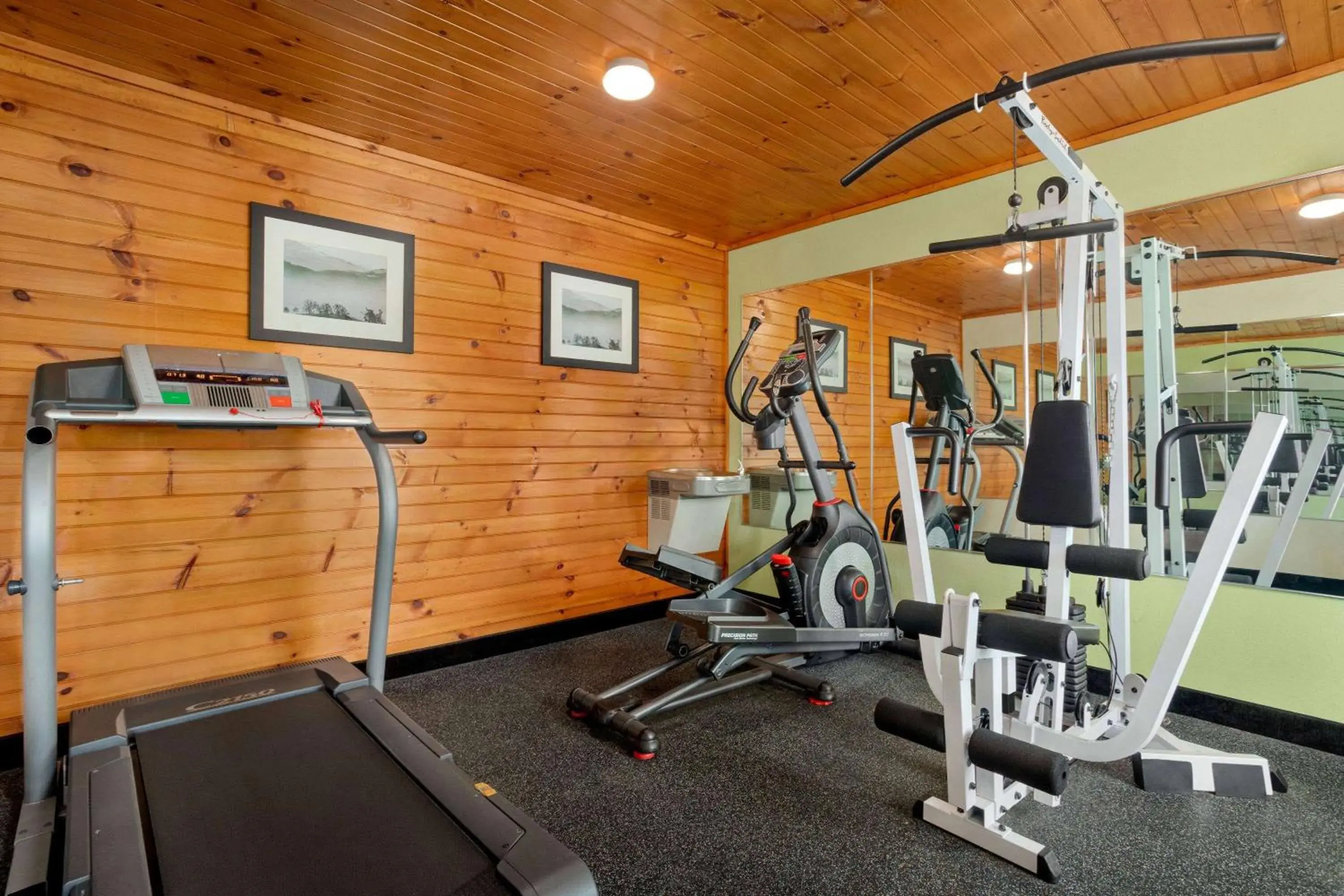 Fitness centre/facilities in Howard Johnson by Wyndham Pigeon Forge Fitness centre/facilities in Howard Johnson by Wyndham Pigeon Forge