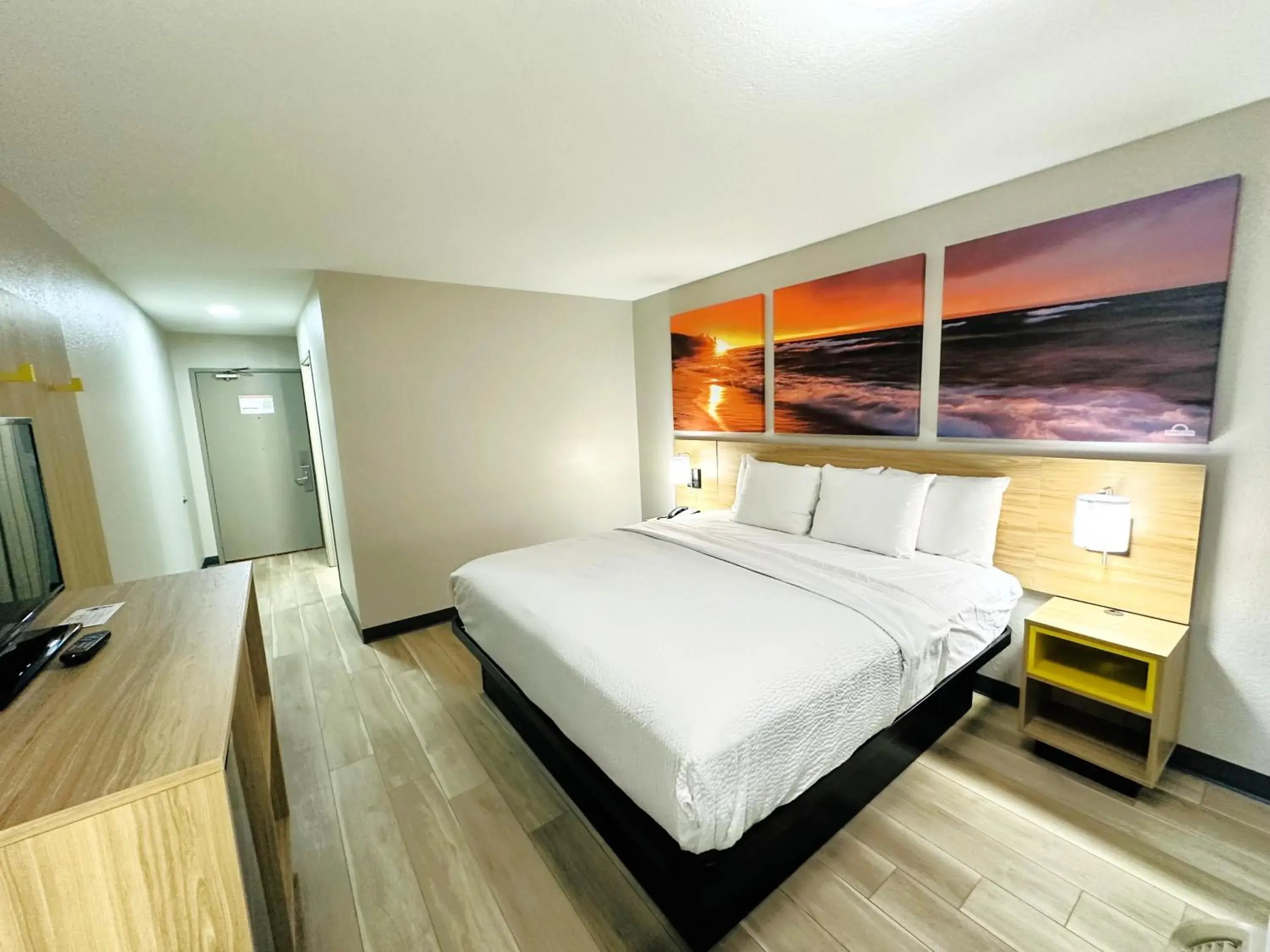 Bedroom, Bed in Days Inn by Wyndham Holland Bedroom, Bed in Days Inn by Wyndham Holland