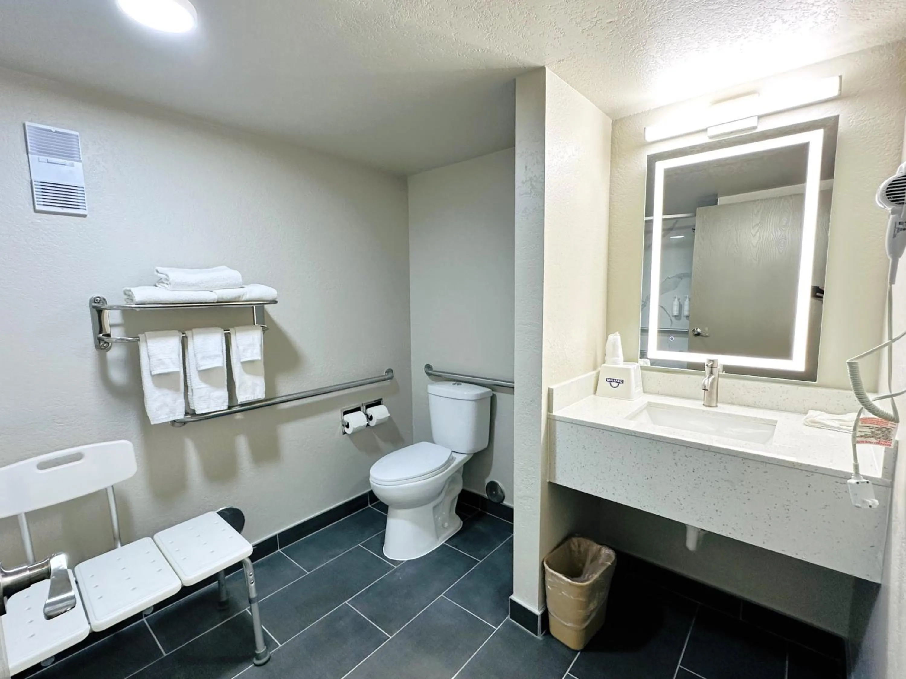 Bathroom in Days Inn by Wyndham Holland