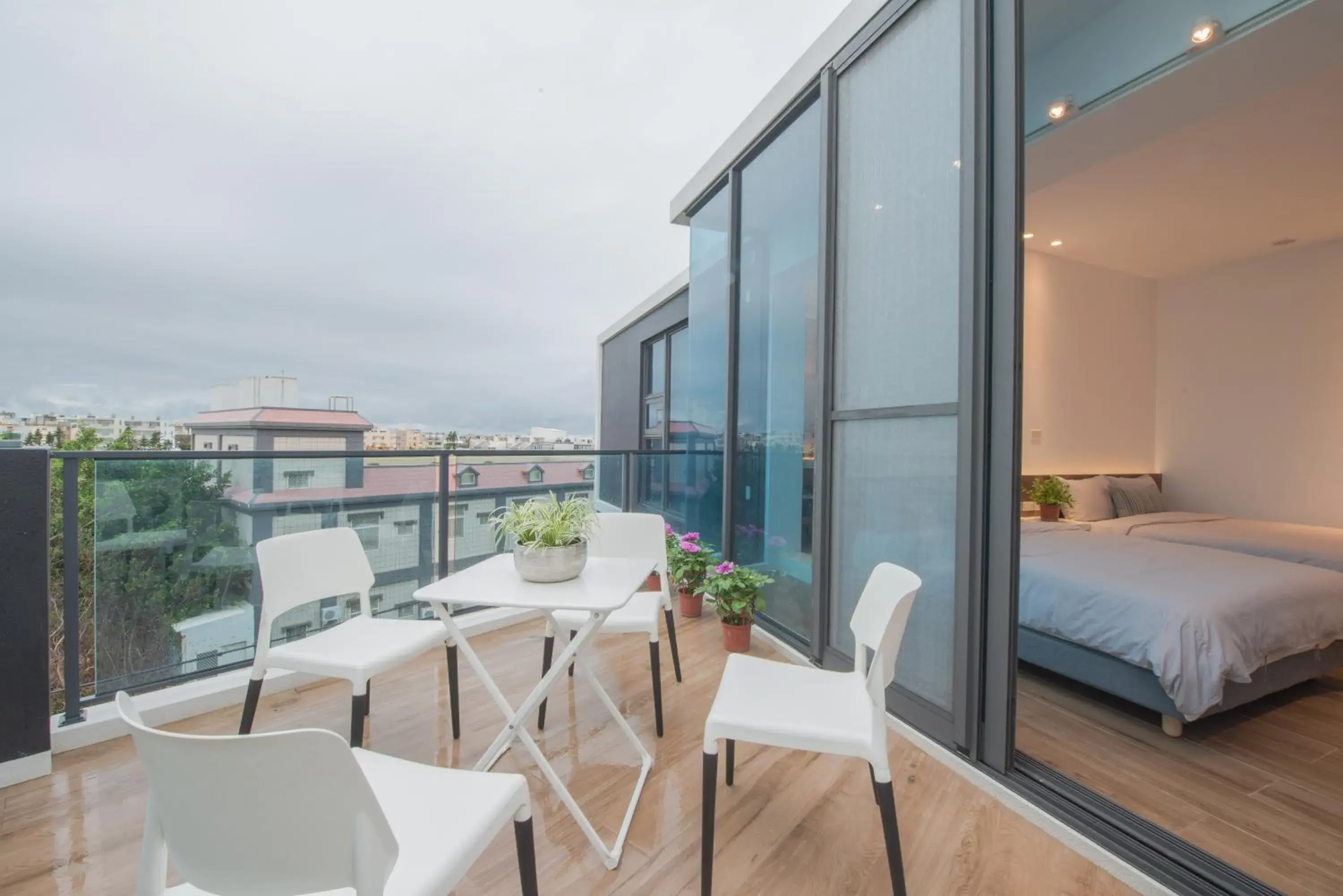 Balcony/Terrace, Bed in Galilee B&B 加利利海民宿 Balcony/Terrace, Bed in Galilee B&B 加利利海民宿