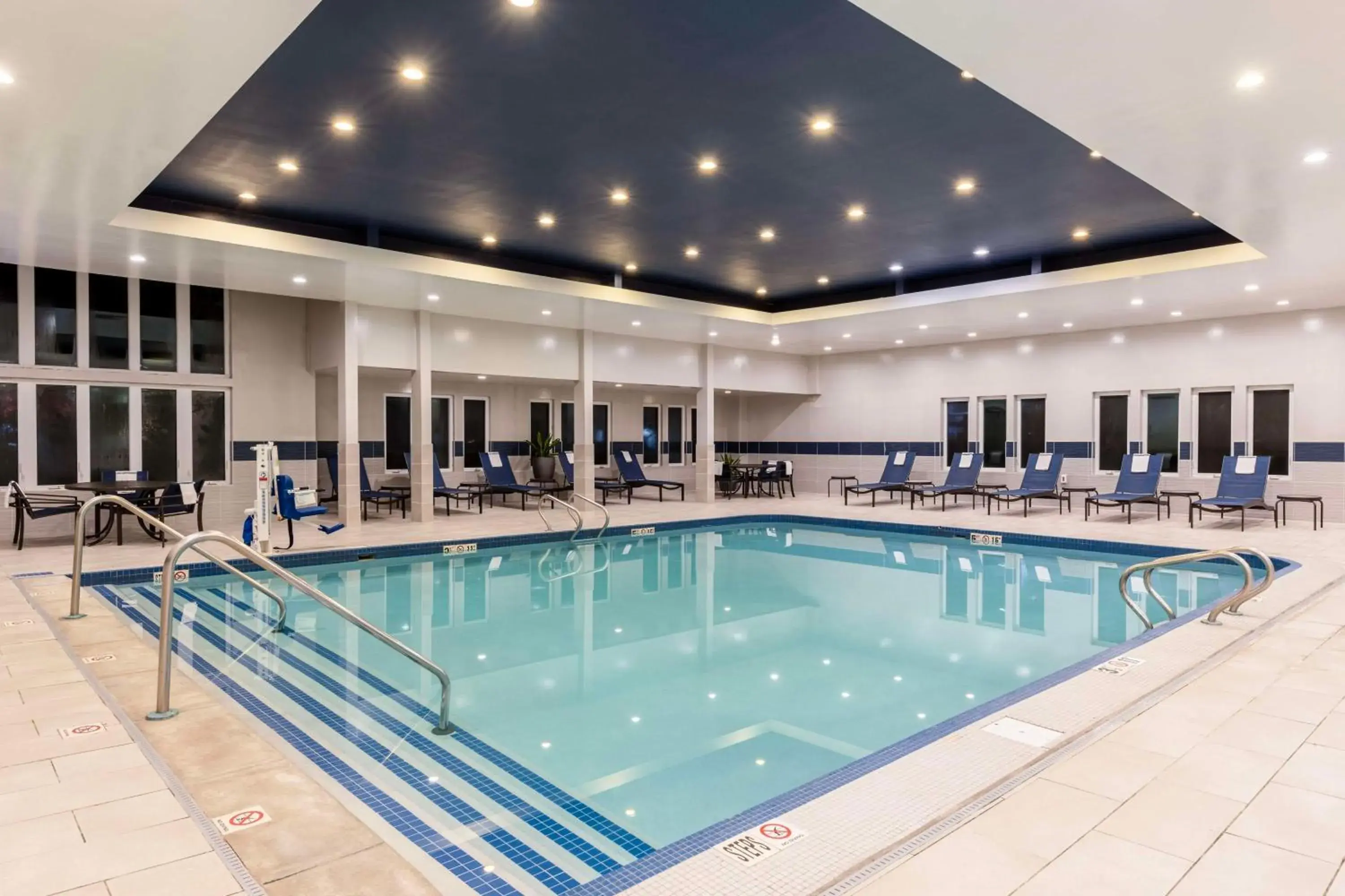 Pool view in Aiden by Best Western Cape Cod - West Yarmouth Pool view in Aiden by Best Western Cape Cod - West Yarmouth