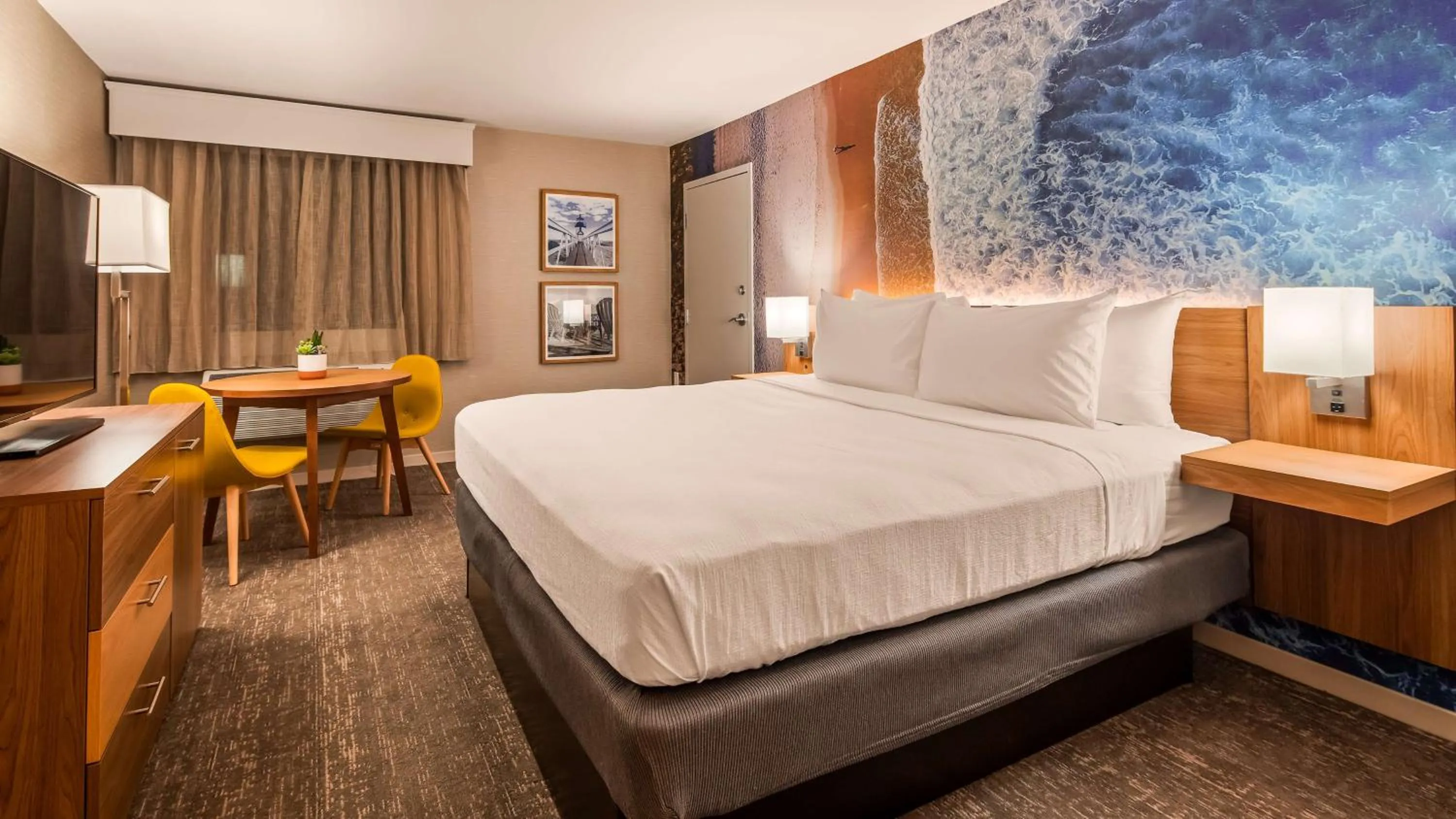 Two Bedroom Suite with One King and Two Queen Beds in Aiden by Best Western @ Cape Point