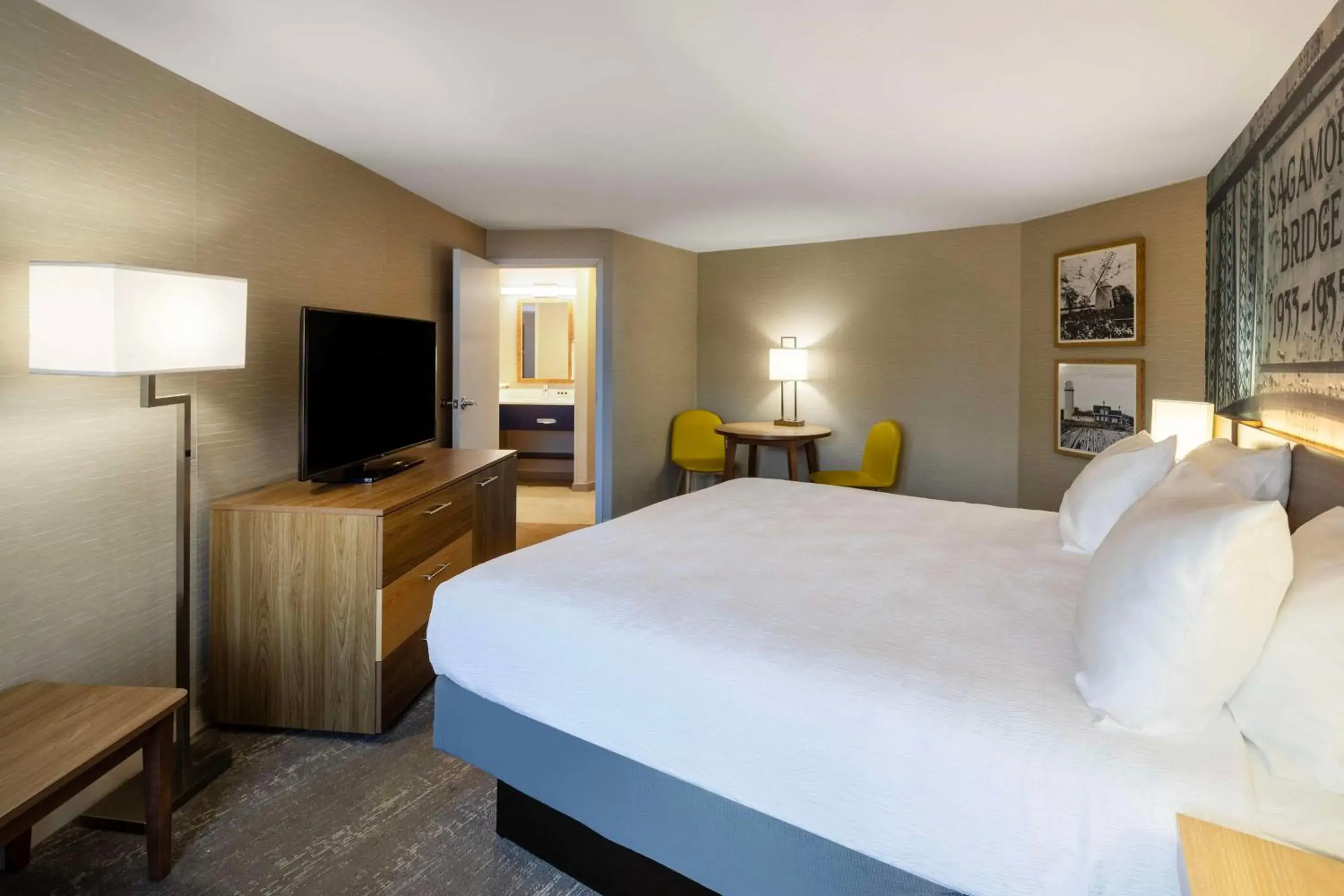 Photo of the whole room, Bed in Aiden by Best Western Cape Cod - West Yarmouth Photo of the whole room, Bed in Aiden by Best Western Cape Cod - West Yarmouth