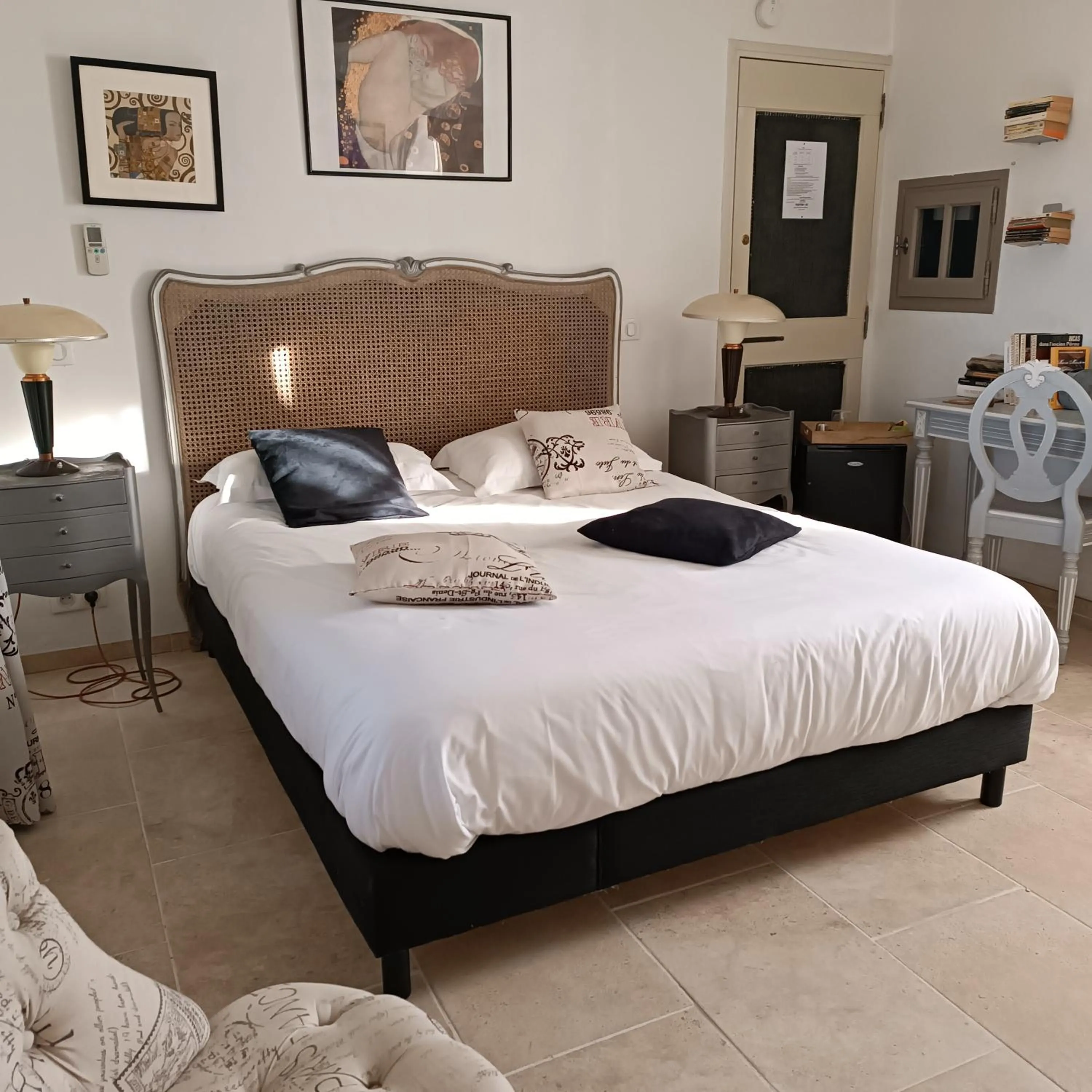 Bedroom, Bed in Chambre d'hôtes du Mas de Longuefeuille