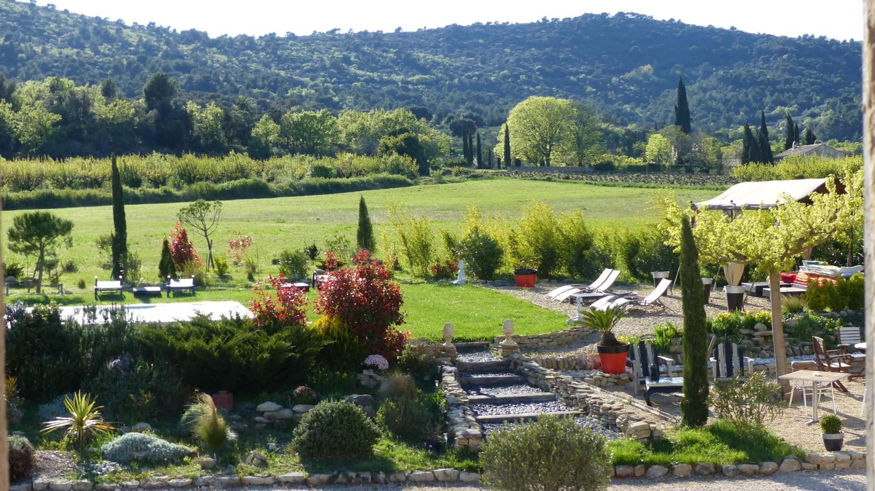 Garden view in Chambre d'hôtes du Mas de Longuefeuille