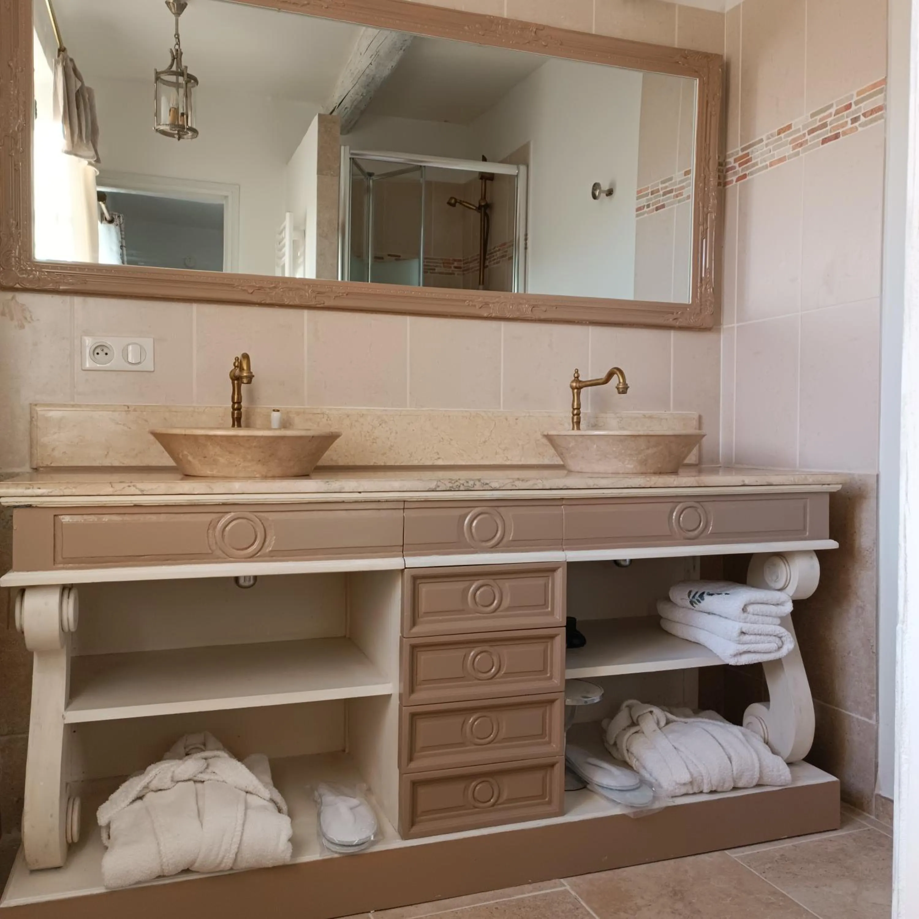 Bathroom in Chambre d'hôtes du Mas de Longuefeuille