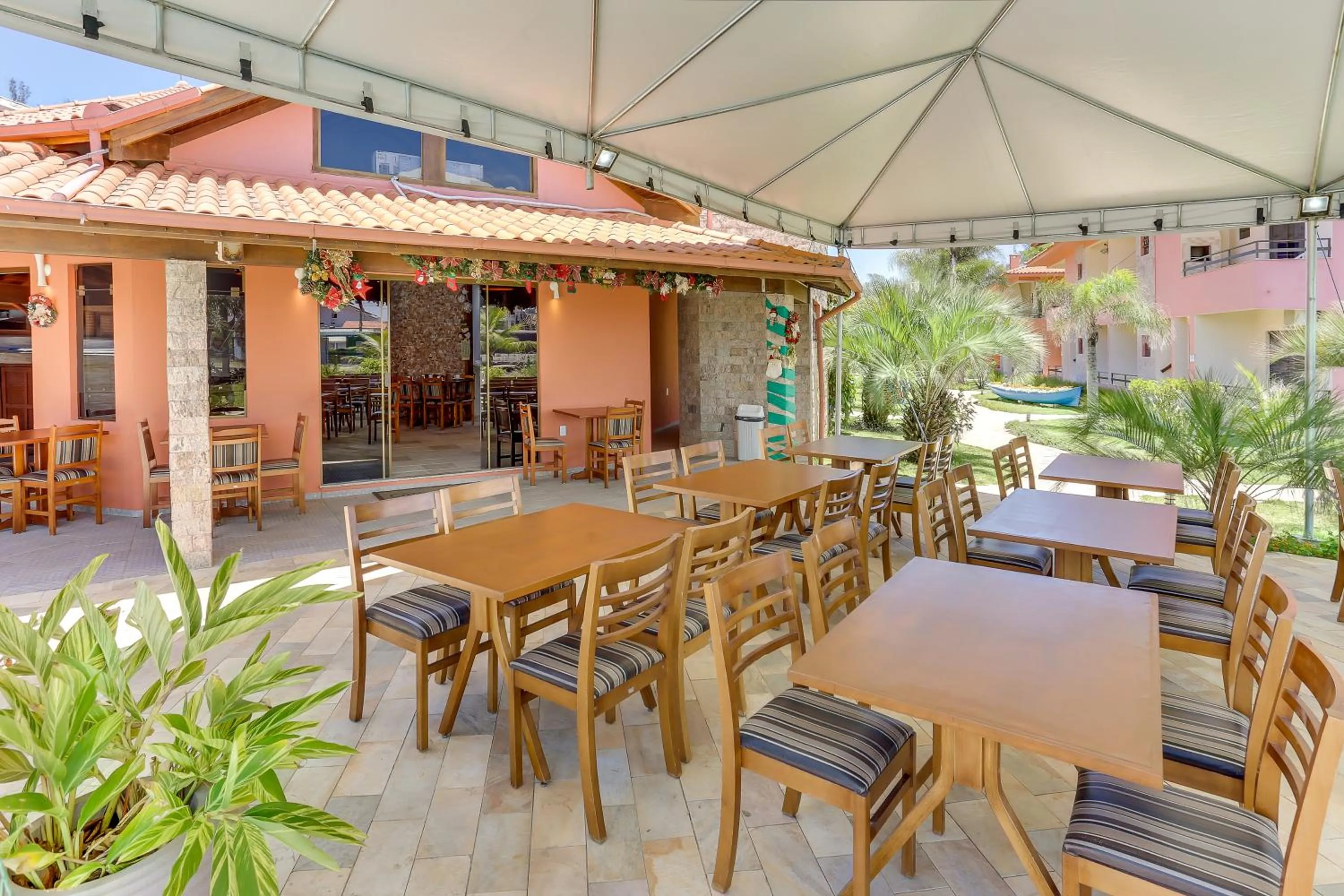 Restaurant/places to eat in Pousada Barra Mar