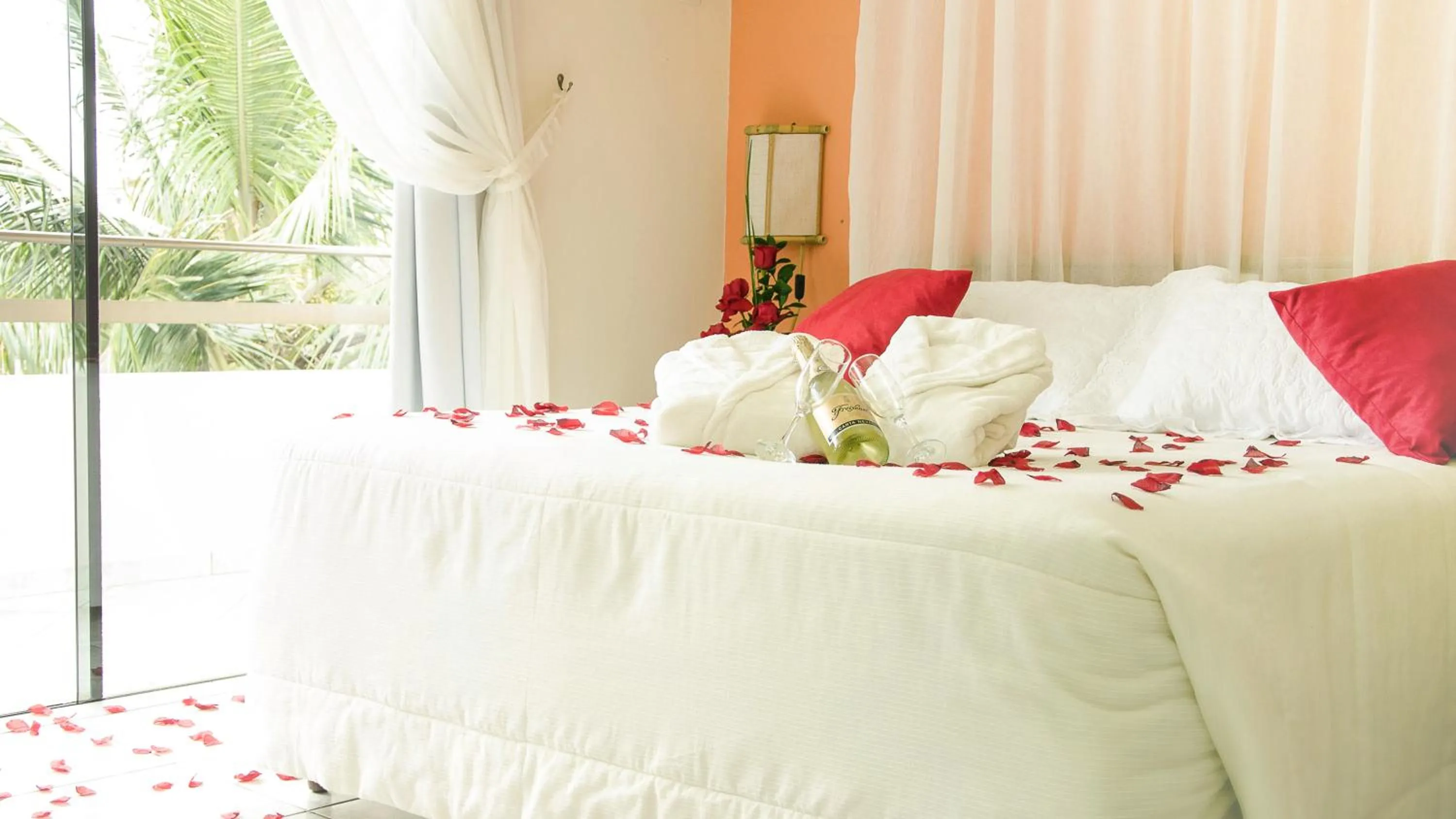 Balcony/Terrace, Bed in Pousada Barra Mar