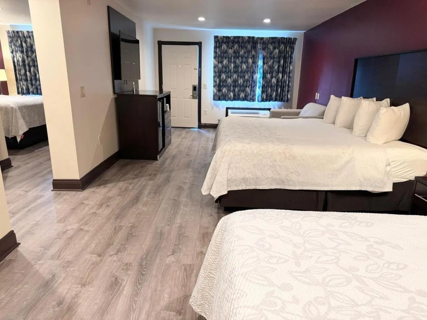 Photo of the whole room, Bed in Red Roof Inn PLUS+ Hammond