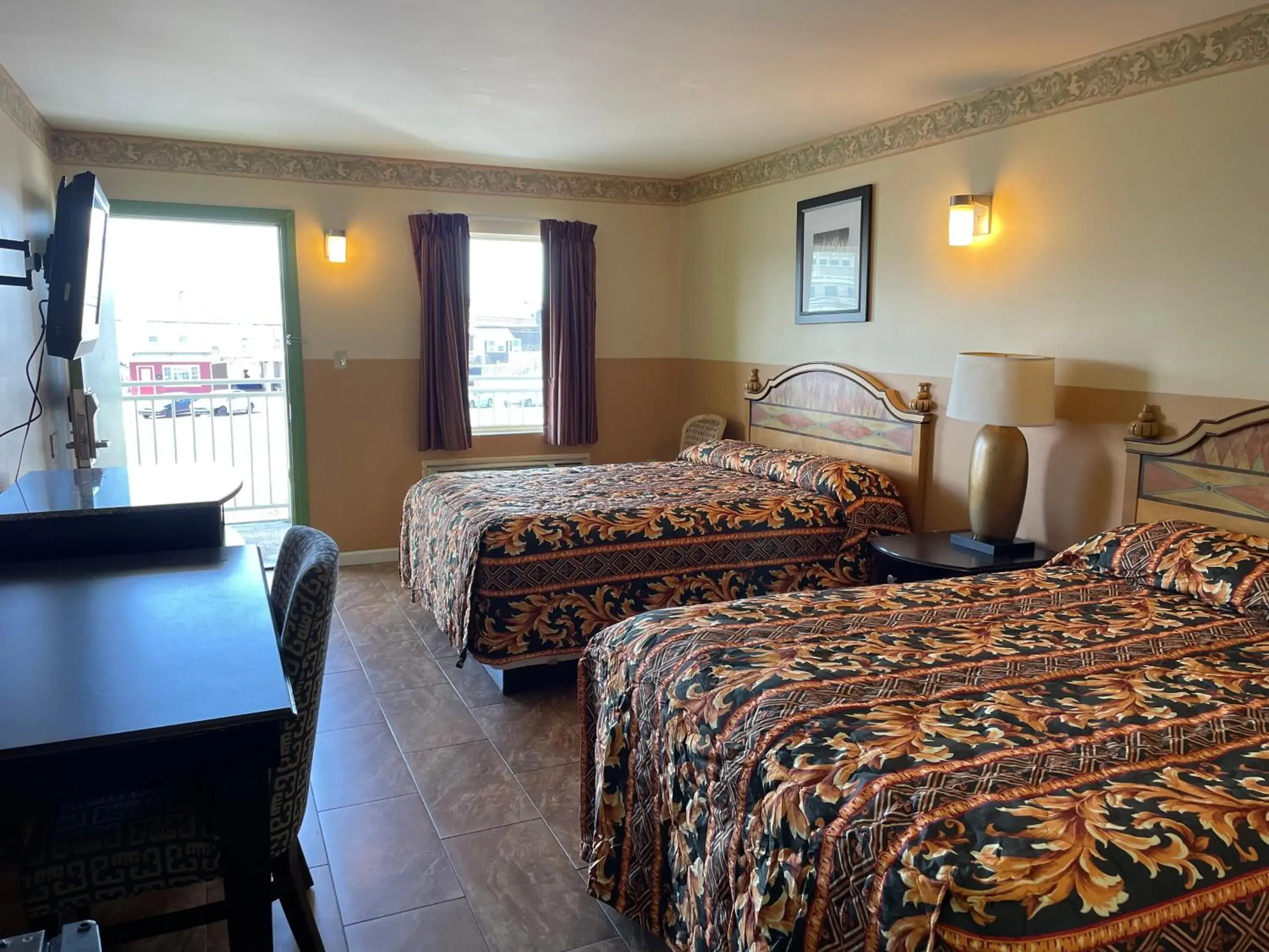 Photo of the whole room, Bed in Sea Palace Inn Photo of the whole room, Bed in Sea Palace Inn