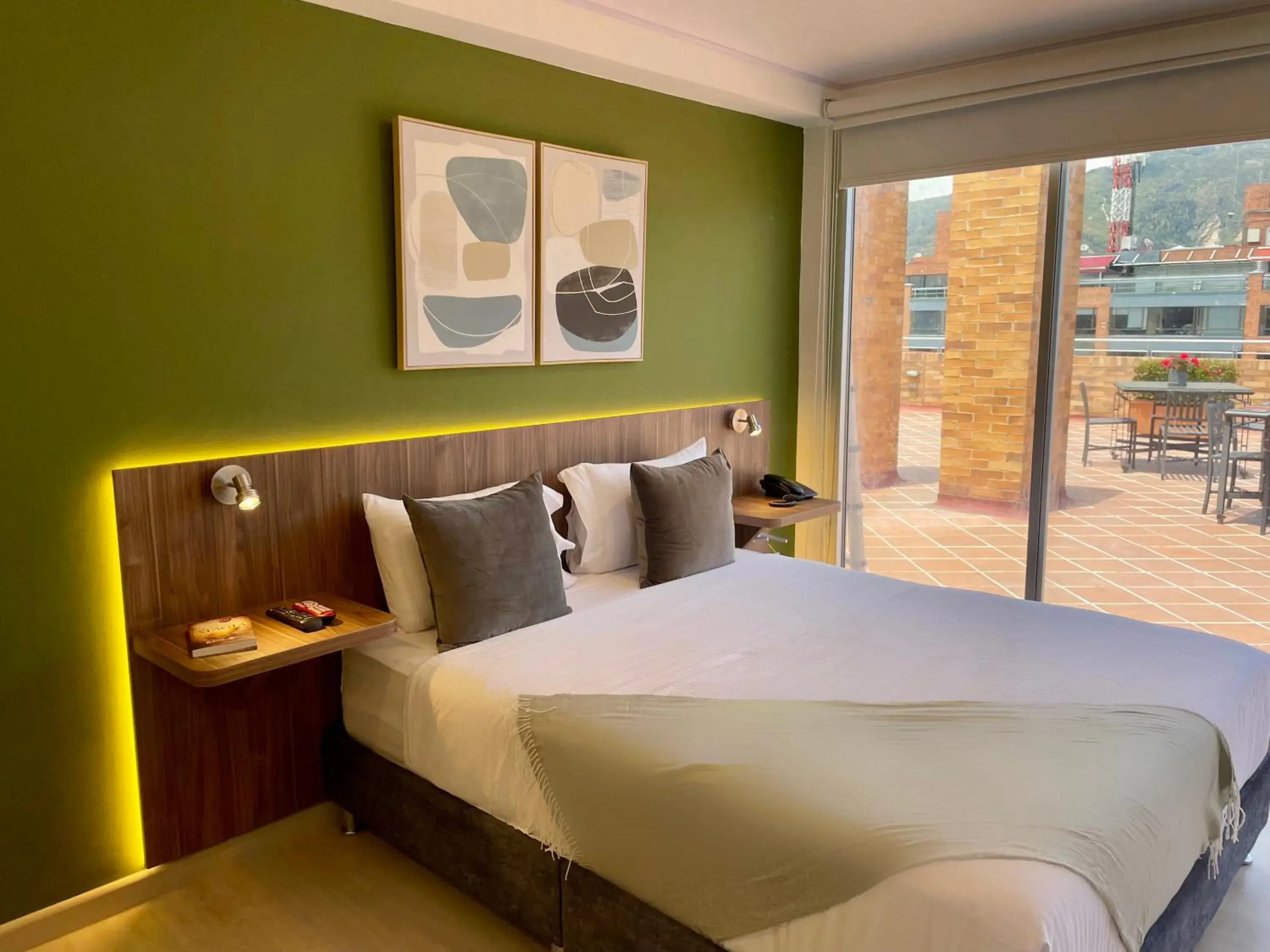 Deluxe Double Room in 122 Plaza Apartahotel Deluxe Double Room in 122 Plaza Apartahotel