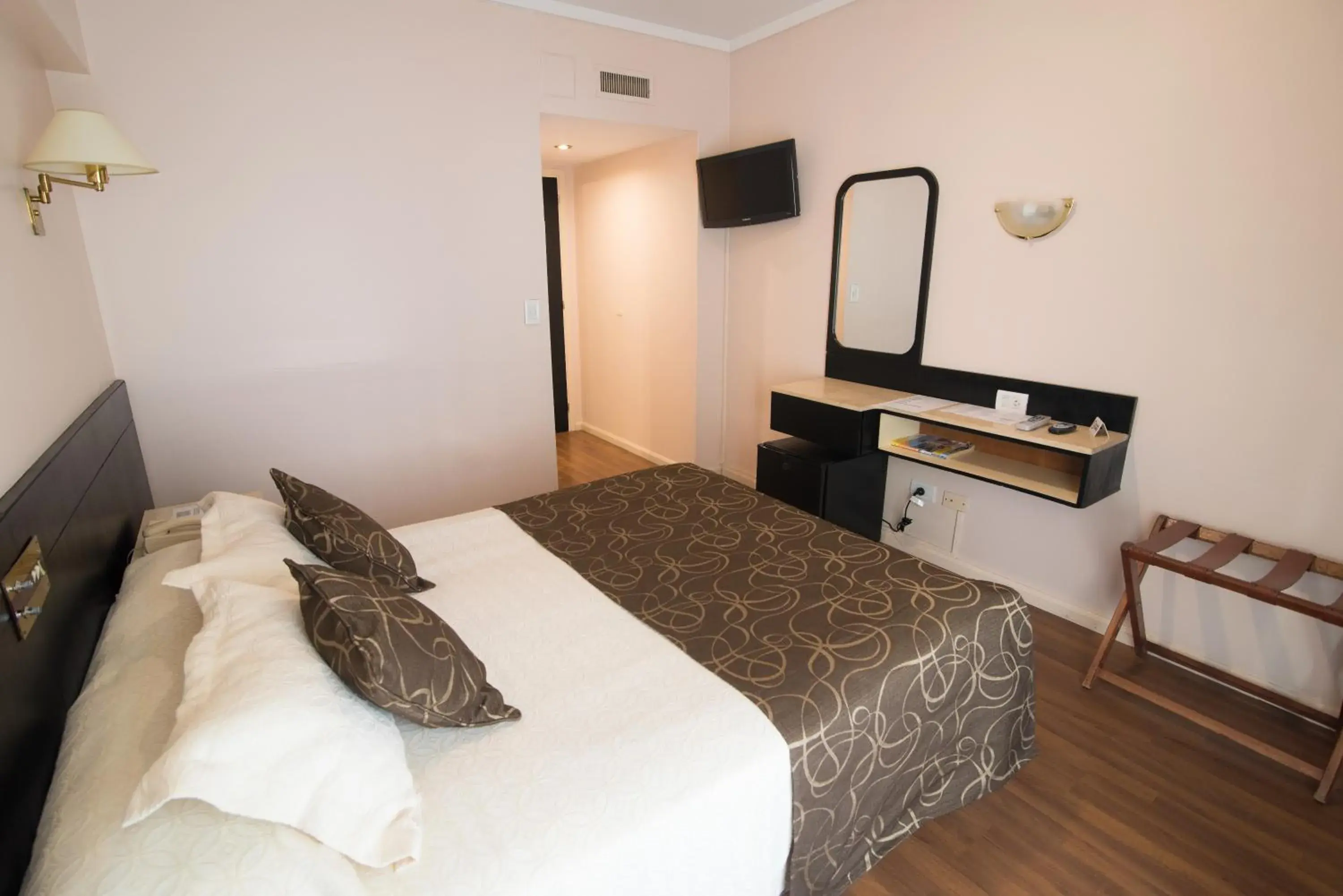 cot, Bed in Gran Hotel Continental cot, Bed in Gran Hotel Continental