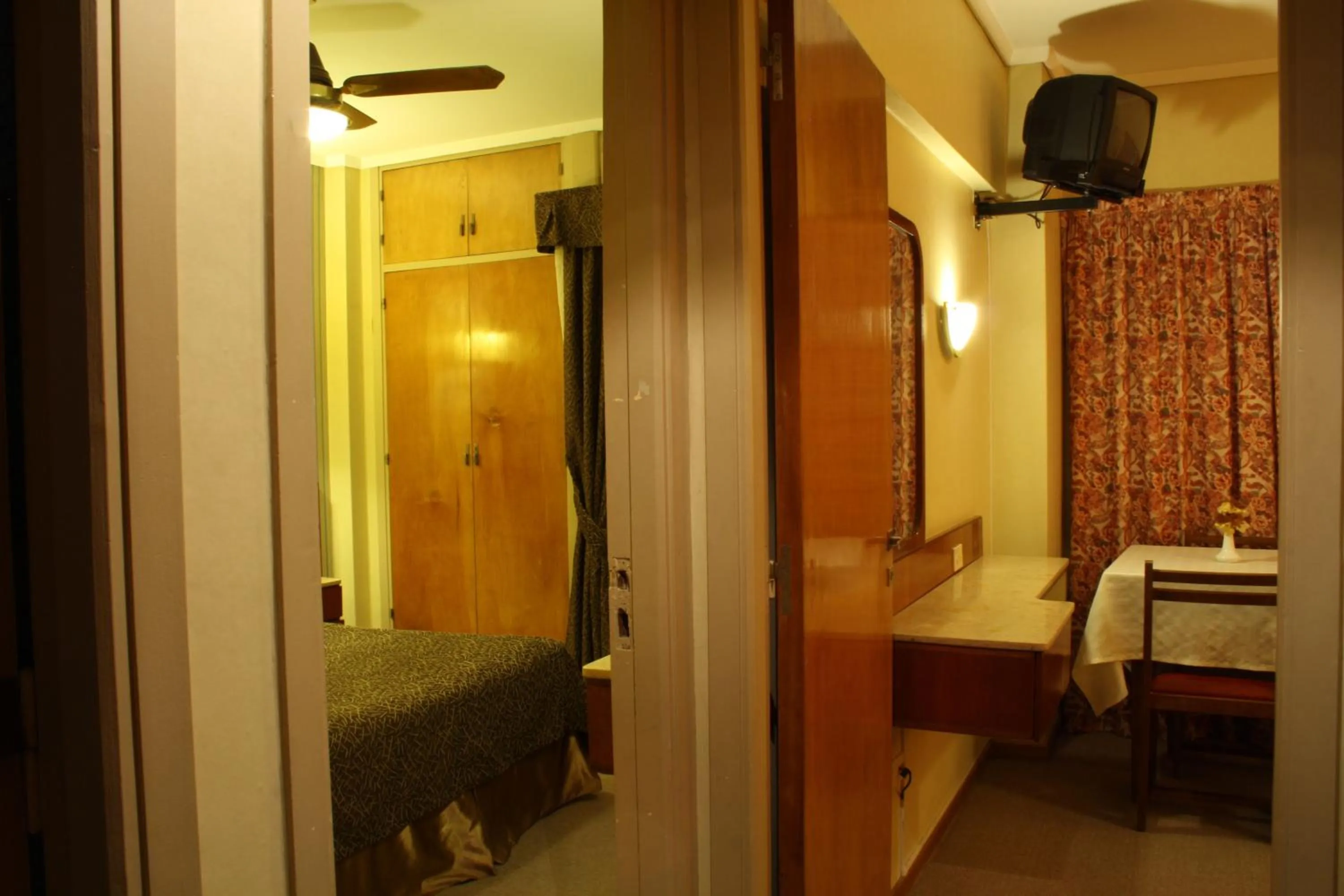 Photo of the whole room, Bed in Gran Hotel Continental