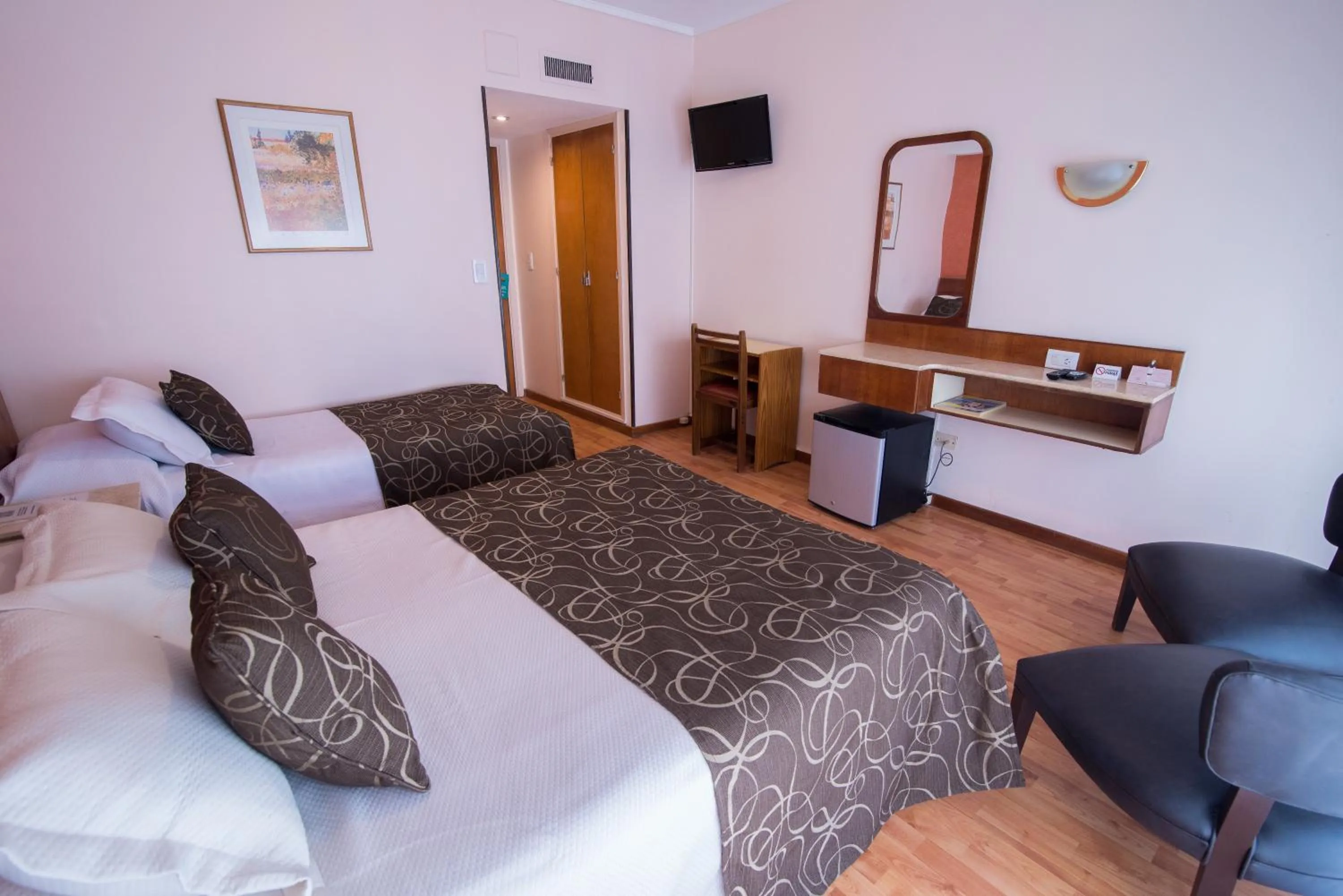 Photo of the whole room, Bed in Gran Hotel Continental