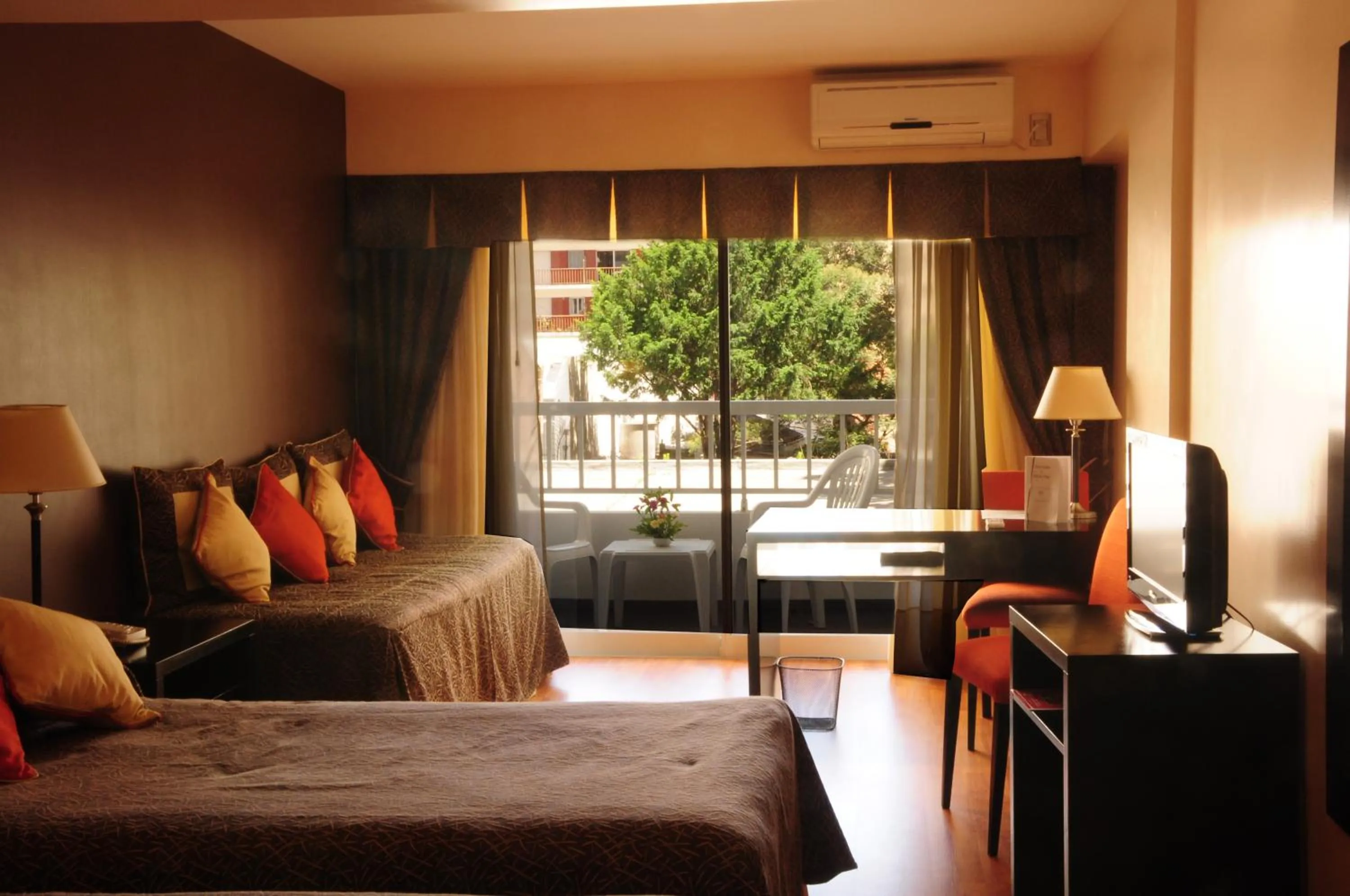 Balcony/Terrace, Bed in Gran Hotel Continental