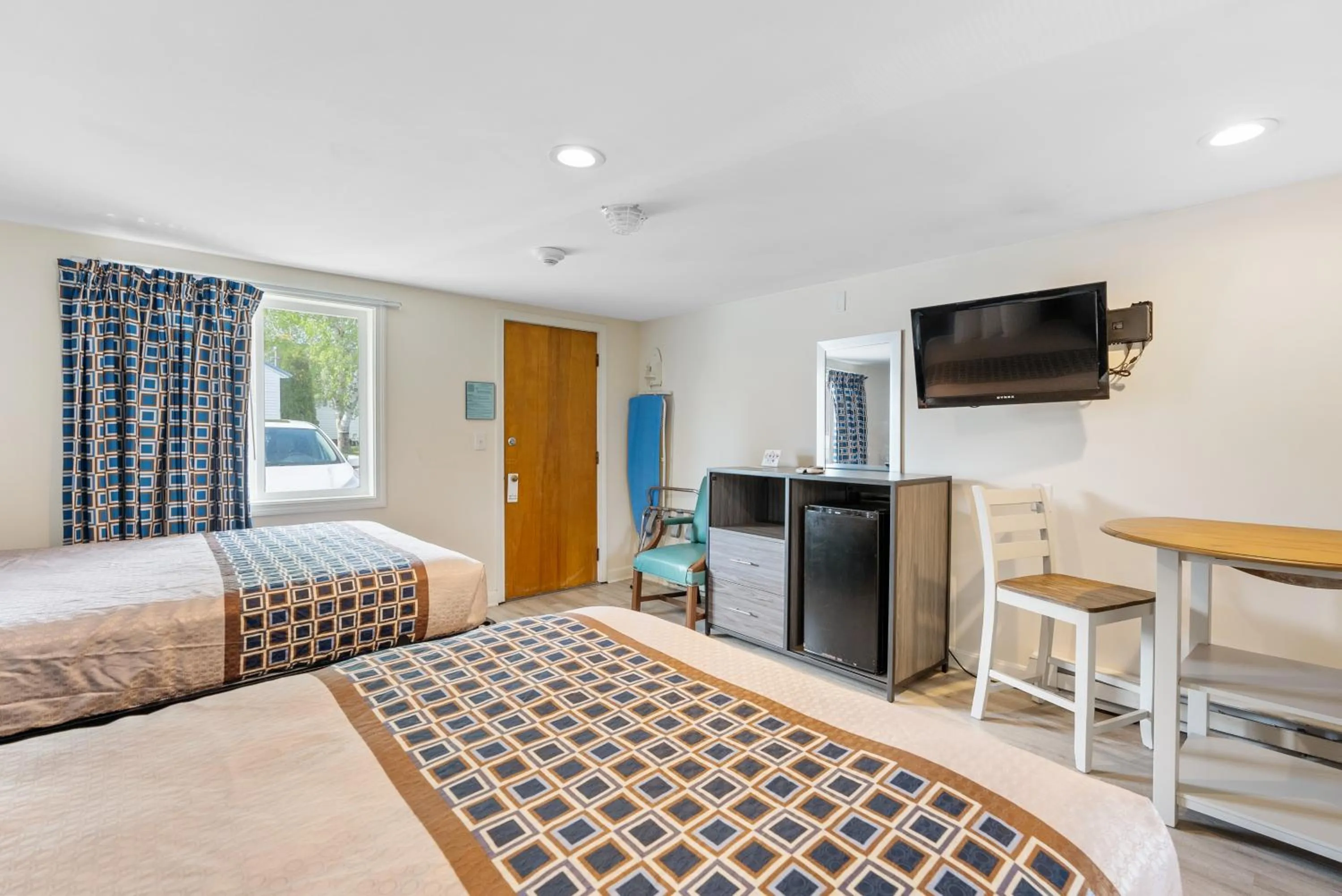 Bed in Ne'r Beach Motel