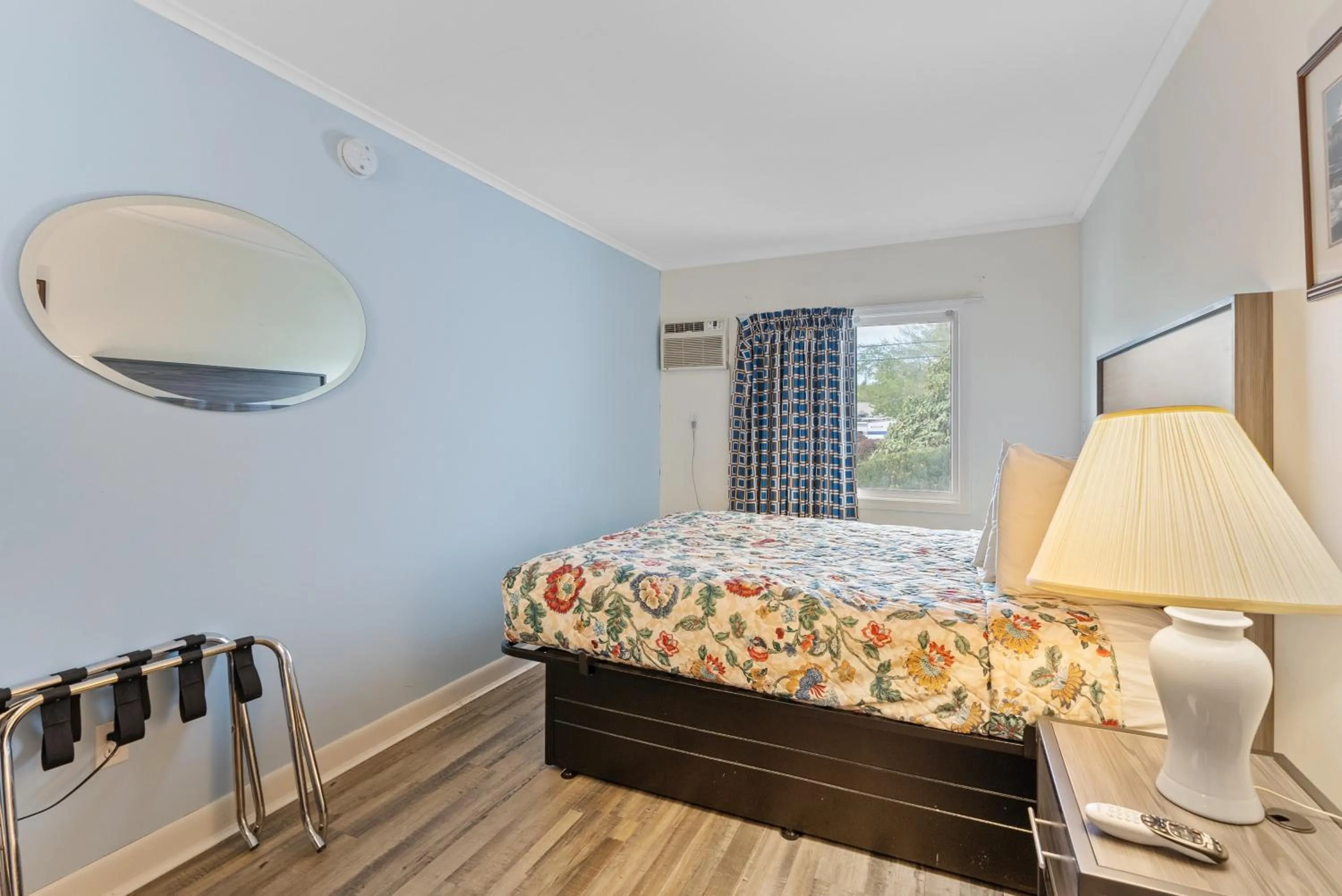 Bedroom, Bed in Ne'r Beach Motel