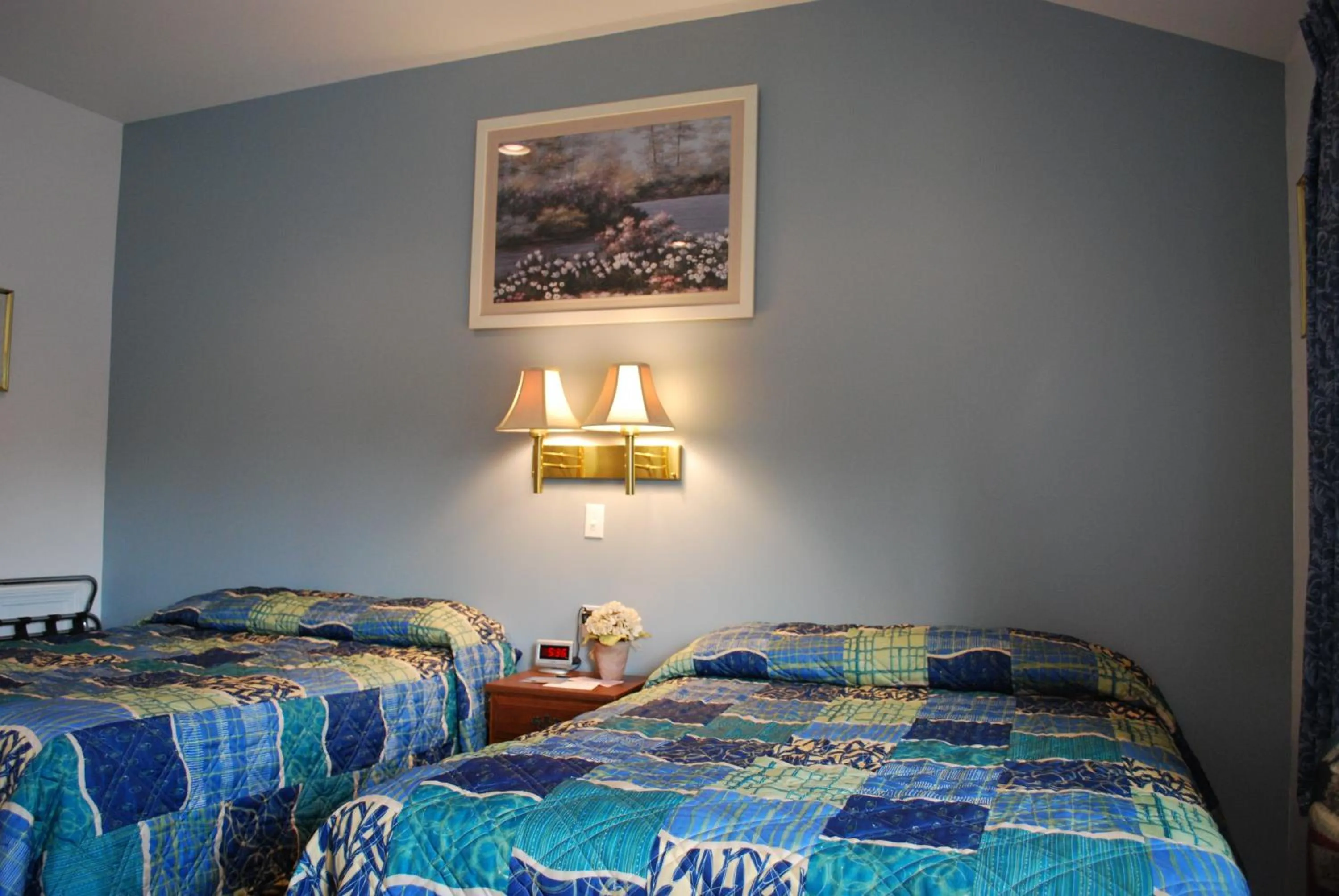 Photo of the whole room, Bed in Ne'r Beach Motel