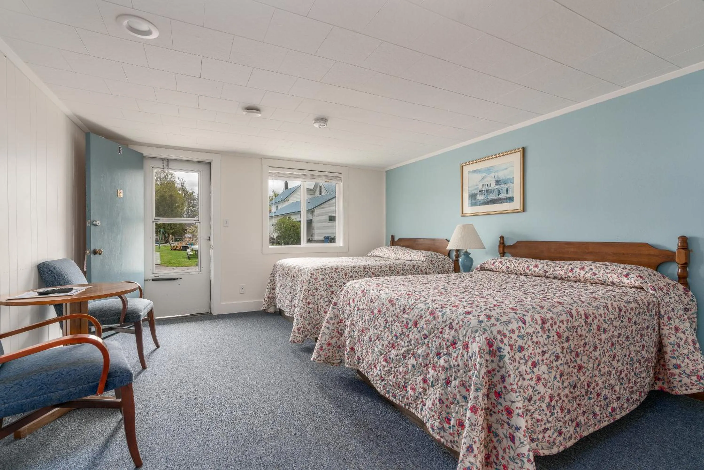 Bed in Ne'r Beach Motel