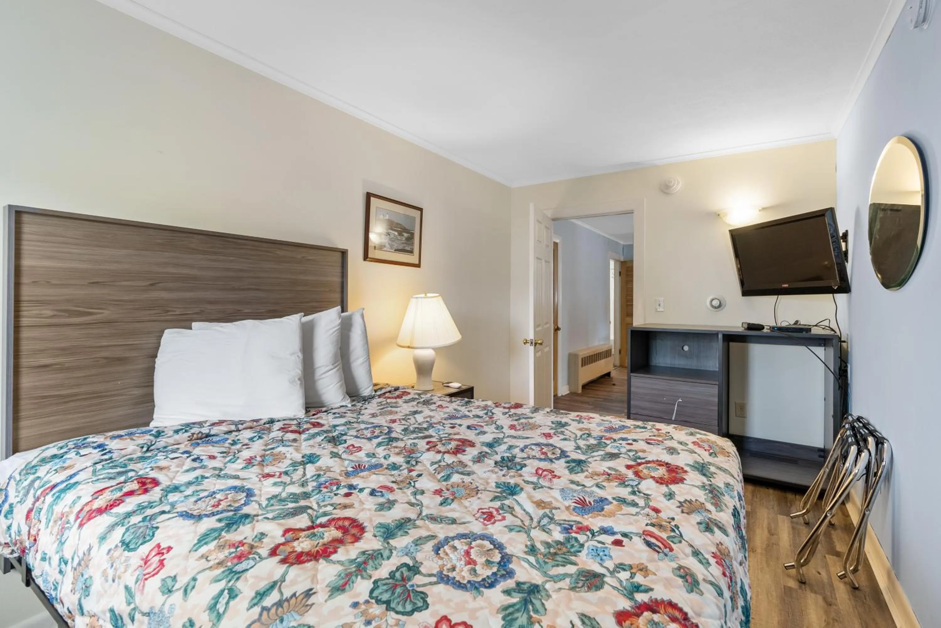 Bed in Ne'r Beach Motel