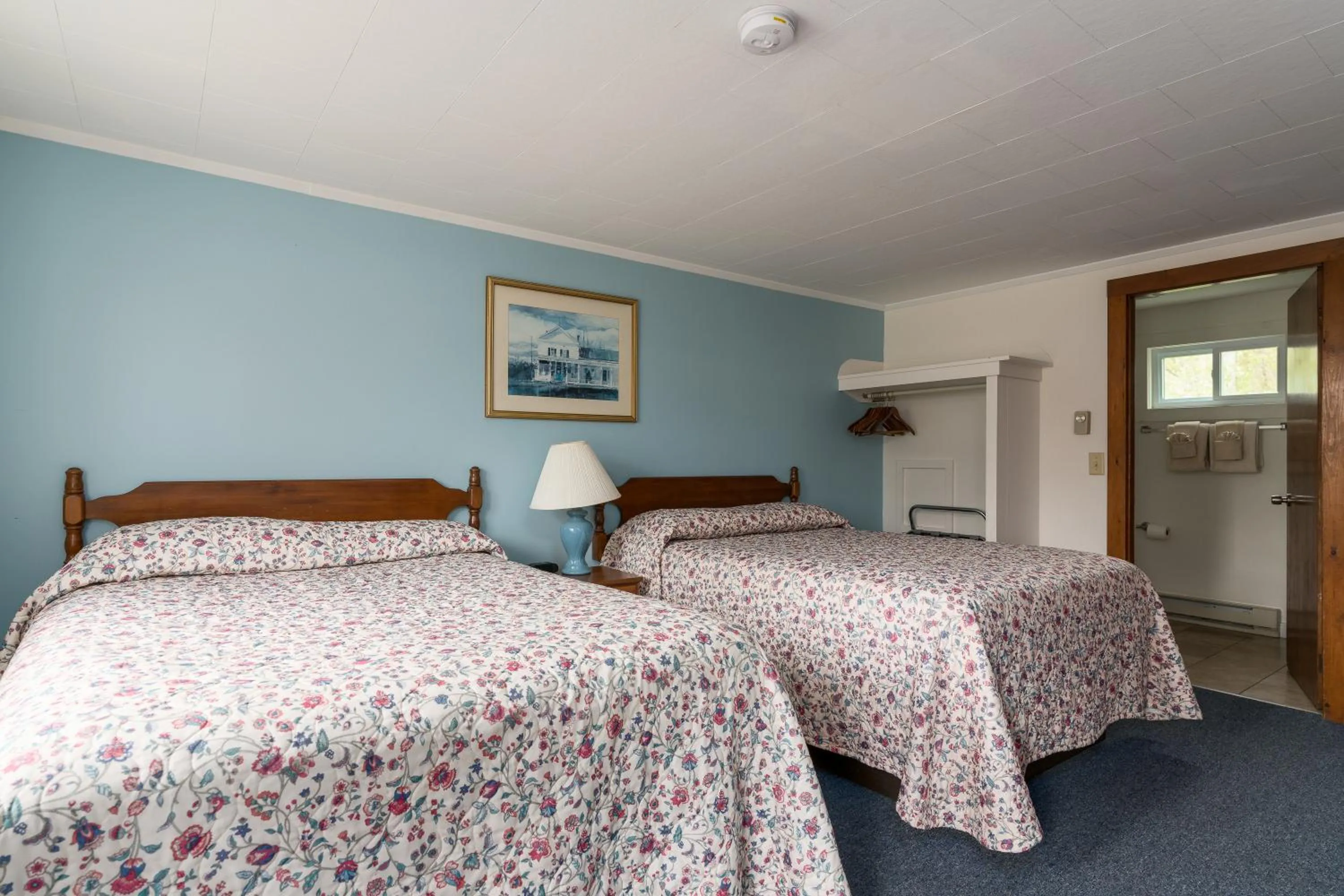 Bed in Ne'r Beach Motel