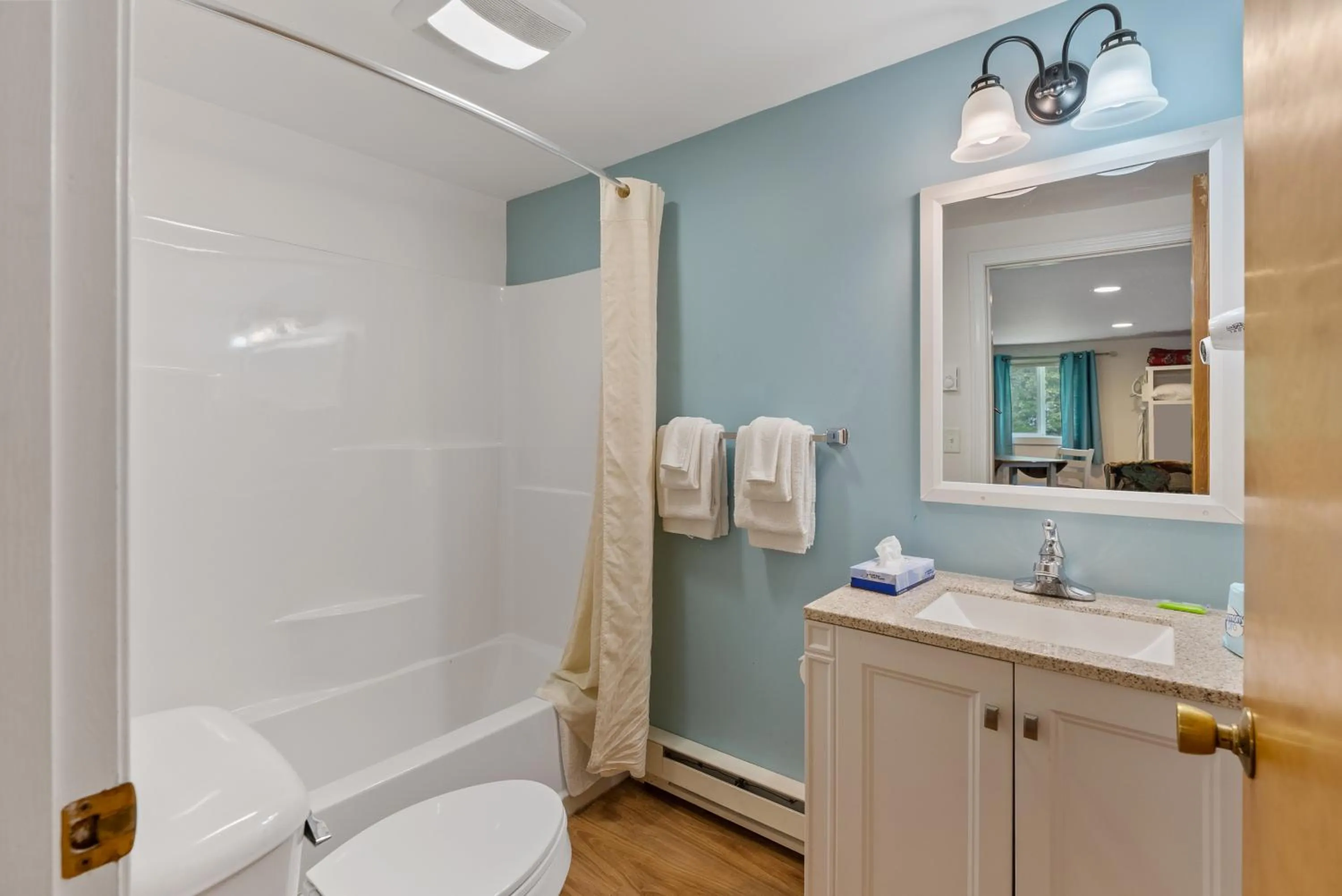 Toilet in Ne'r Beach Motel