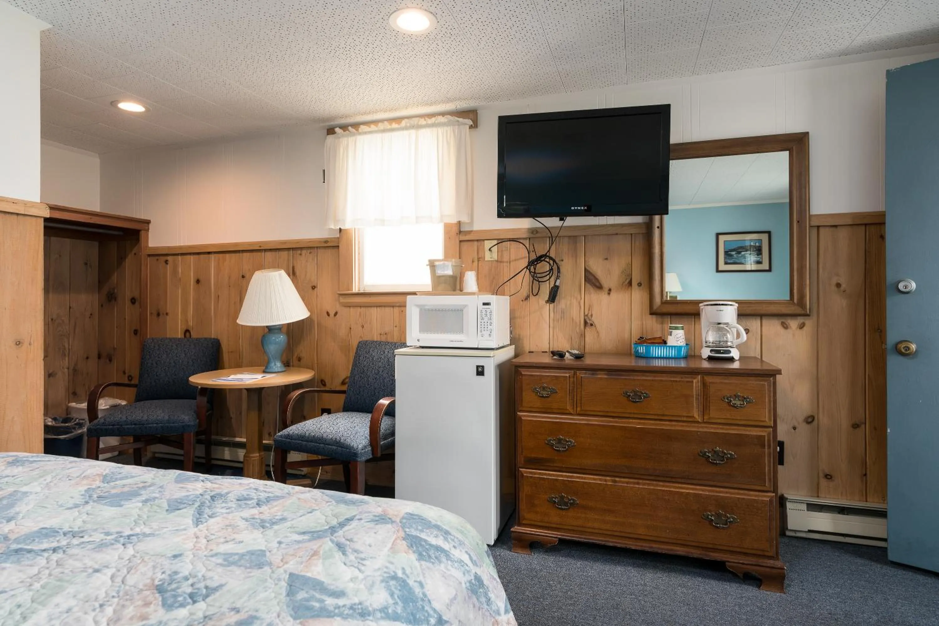 Bed in Ne'r Beach Motel