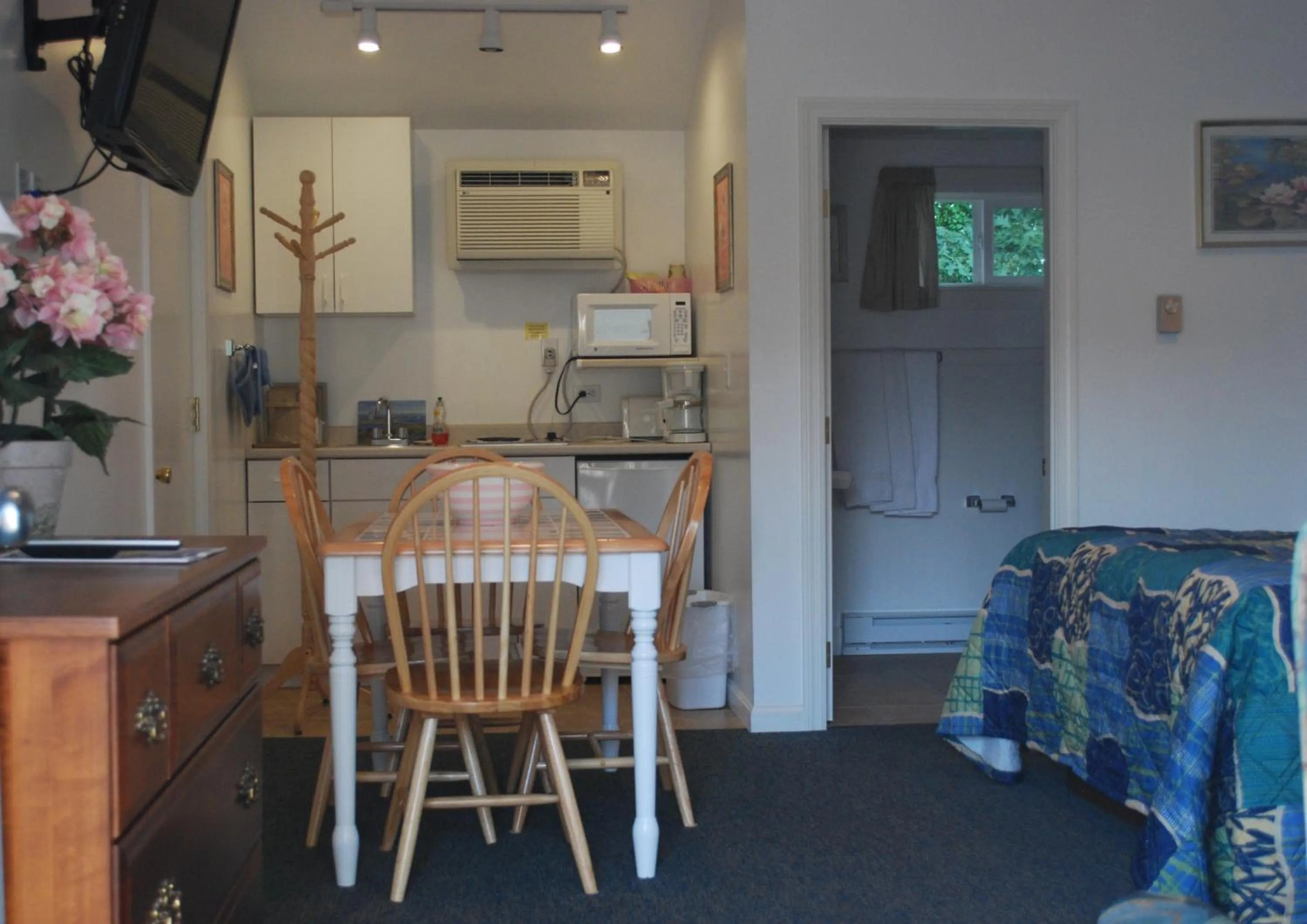 Dining area in Ne'r Beach Motel